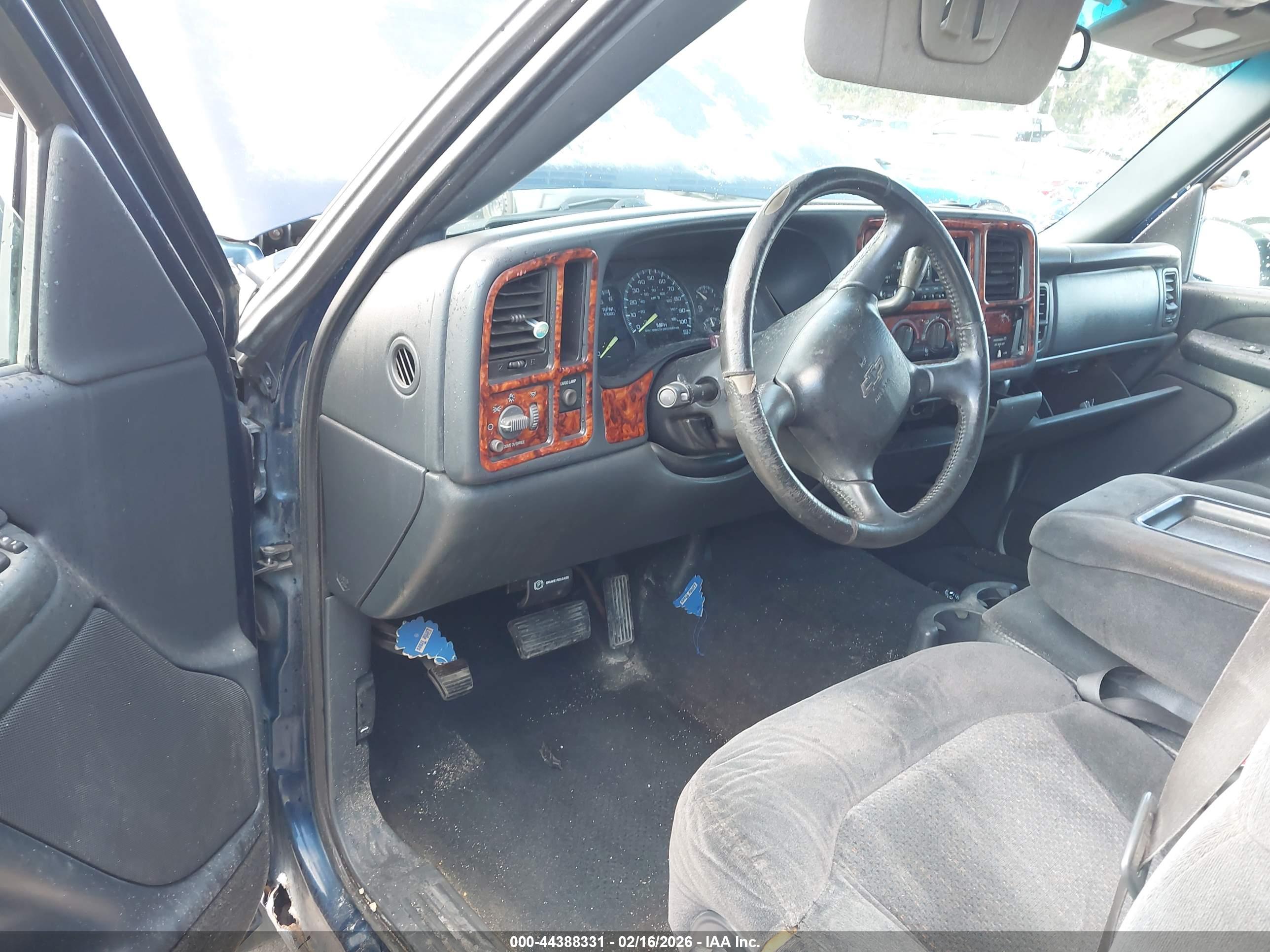 CHEVROLET SILVERADO image 5
