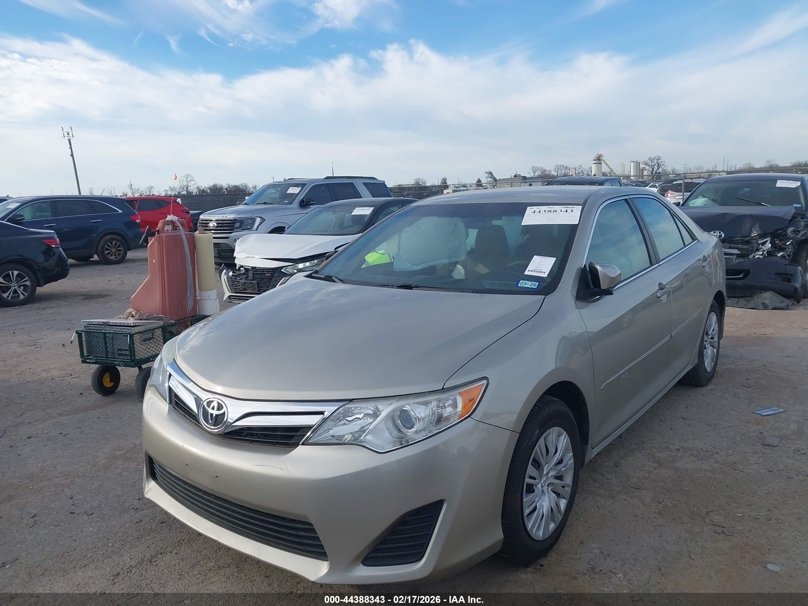 TOYOTA CAMRY image 2