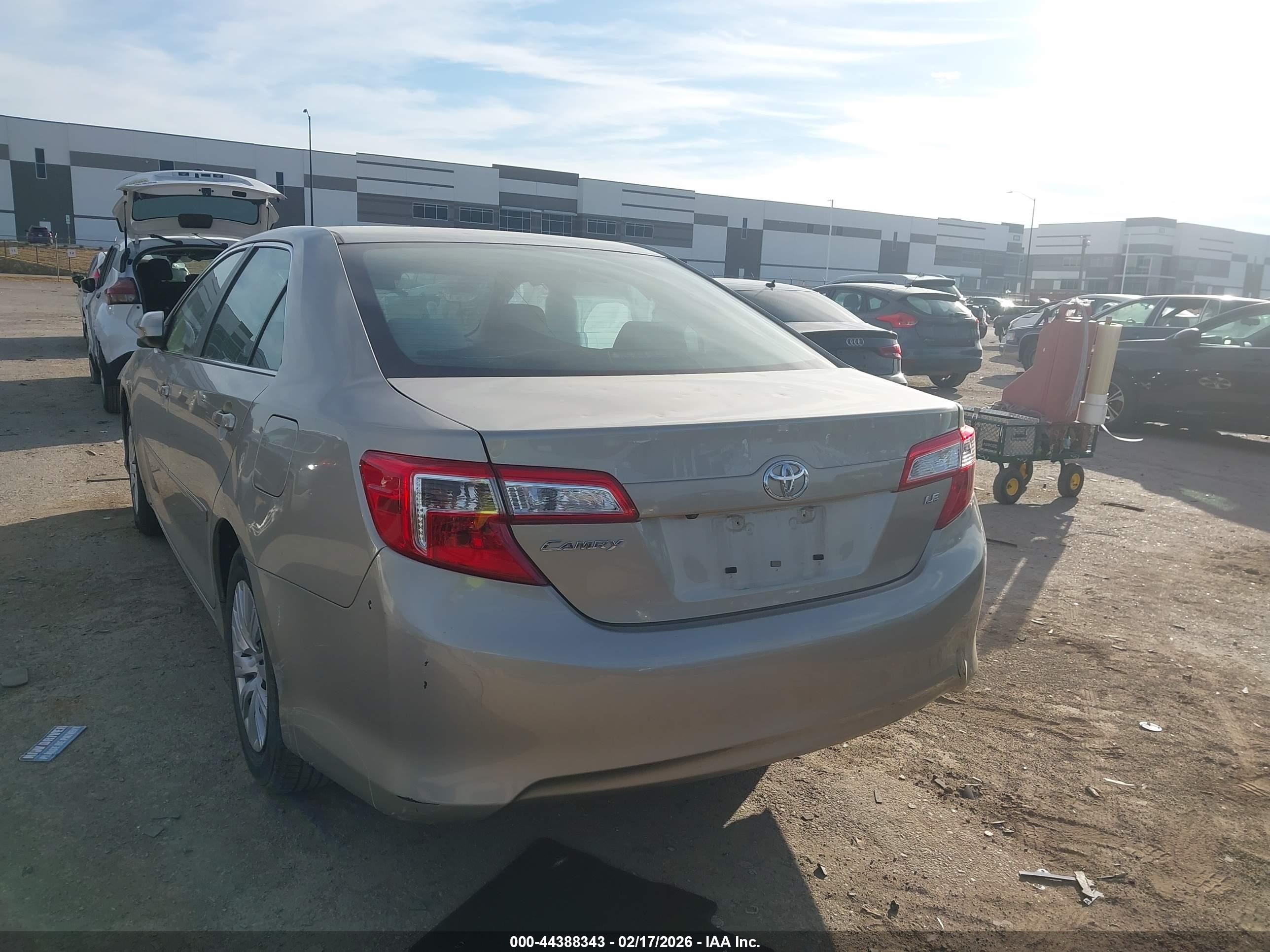 TOYOTA CAMRY image 3