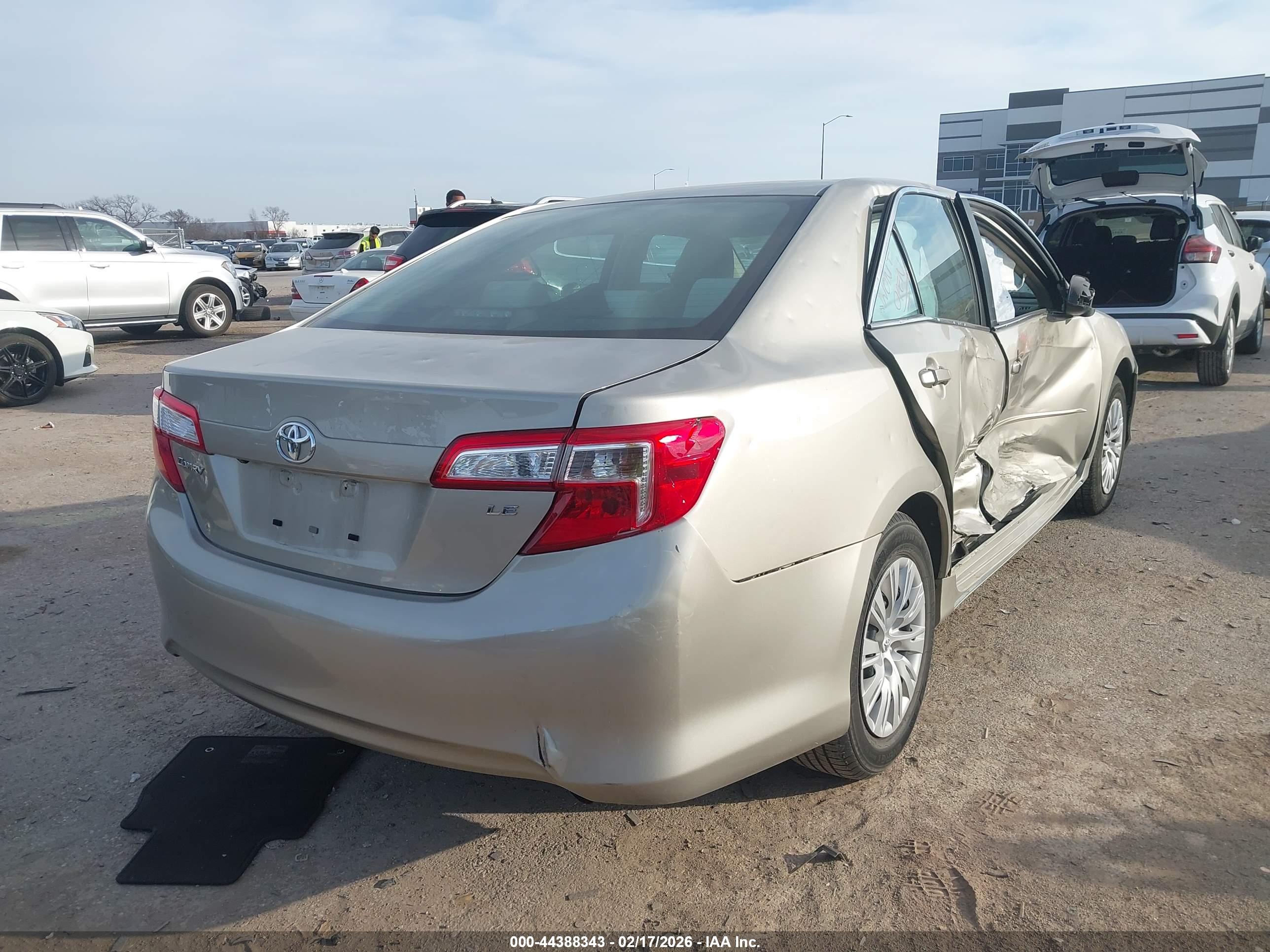 TOYOTA CAMRY image 4