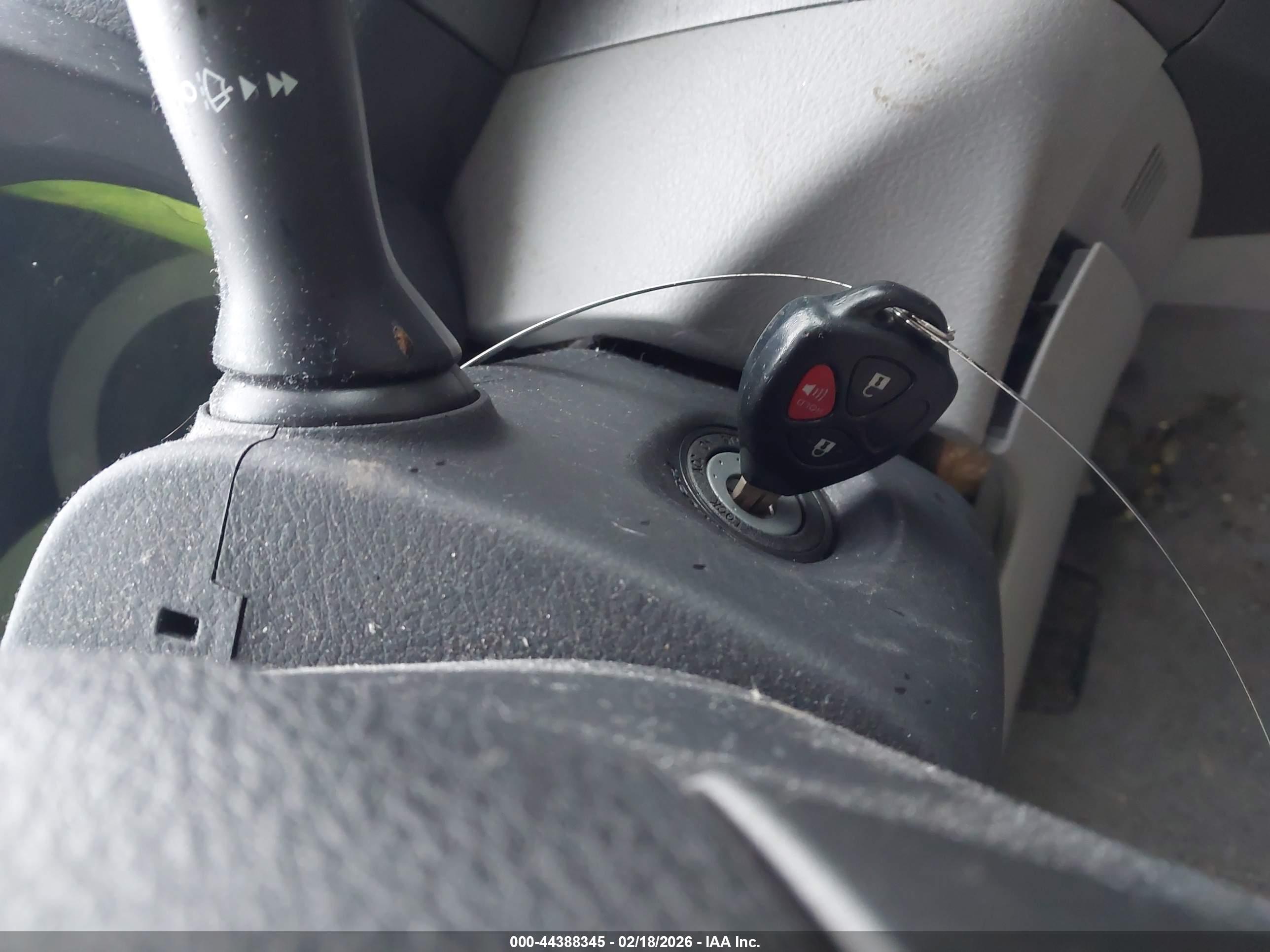 TOYOTA RAV4 image 11