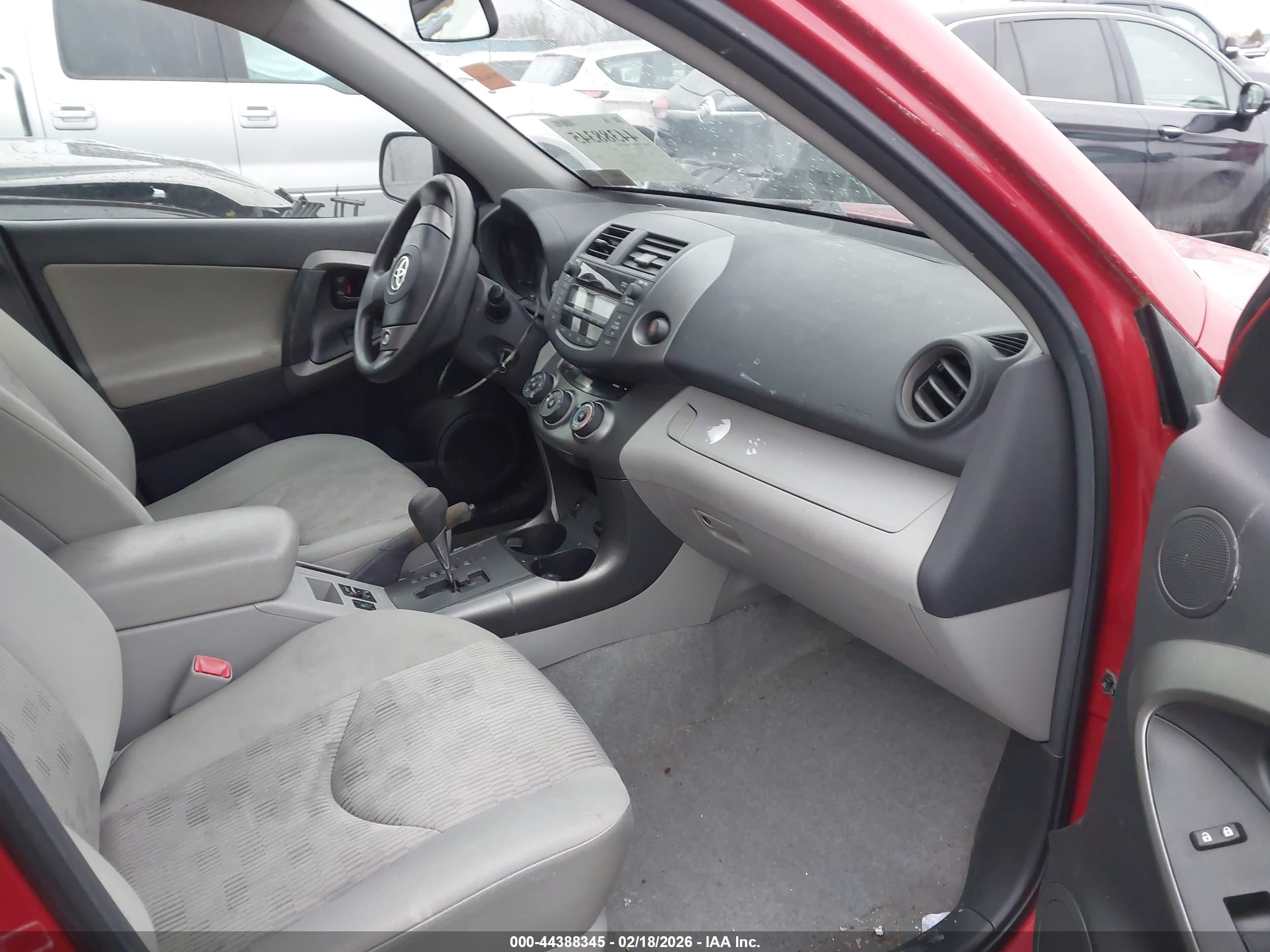 TOYOTA RAV4 image 5