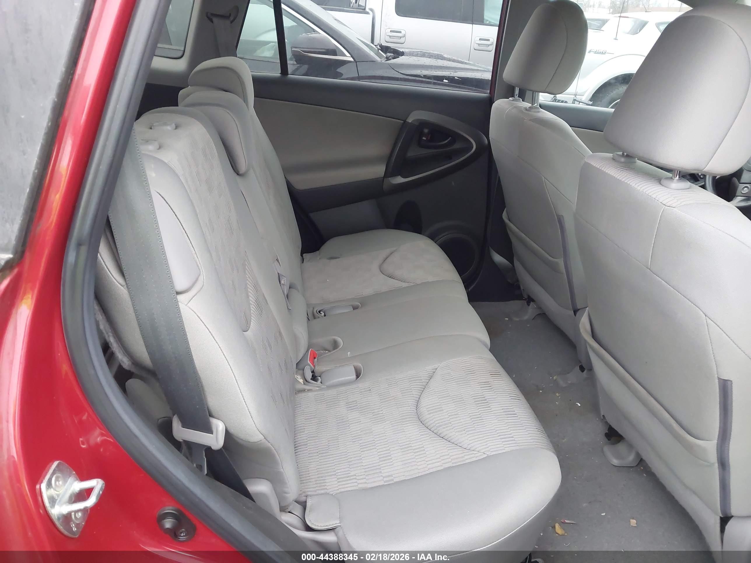 TOYOTA RAV4 image 8