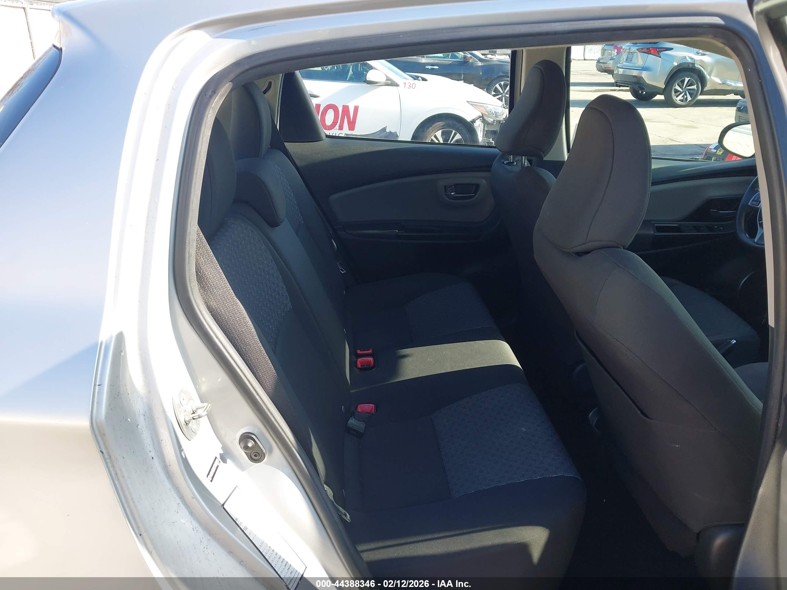 TOYOTA YARIS image 8