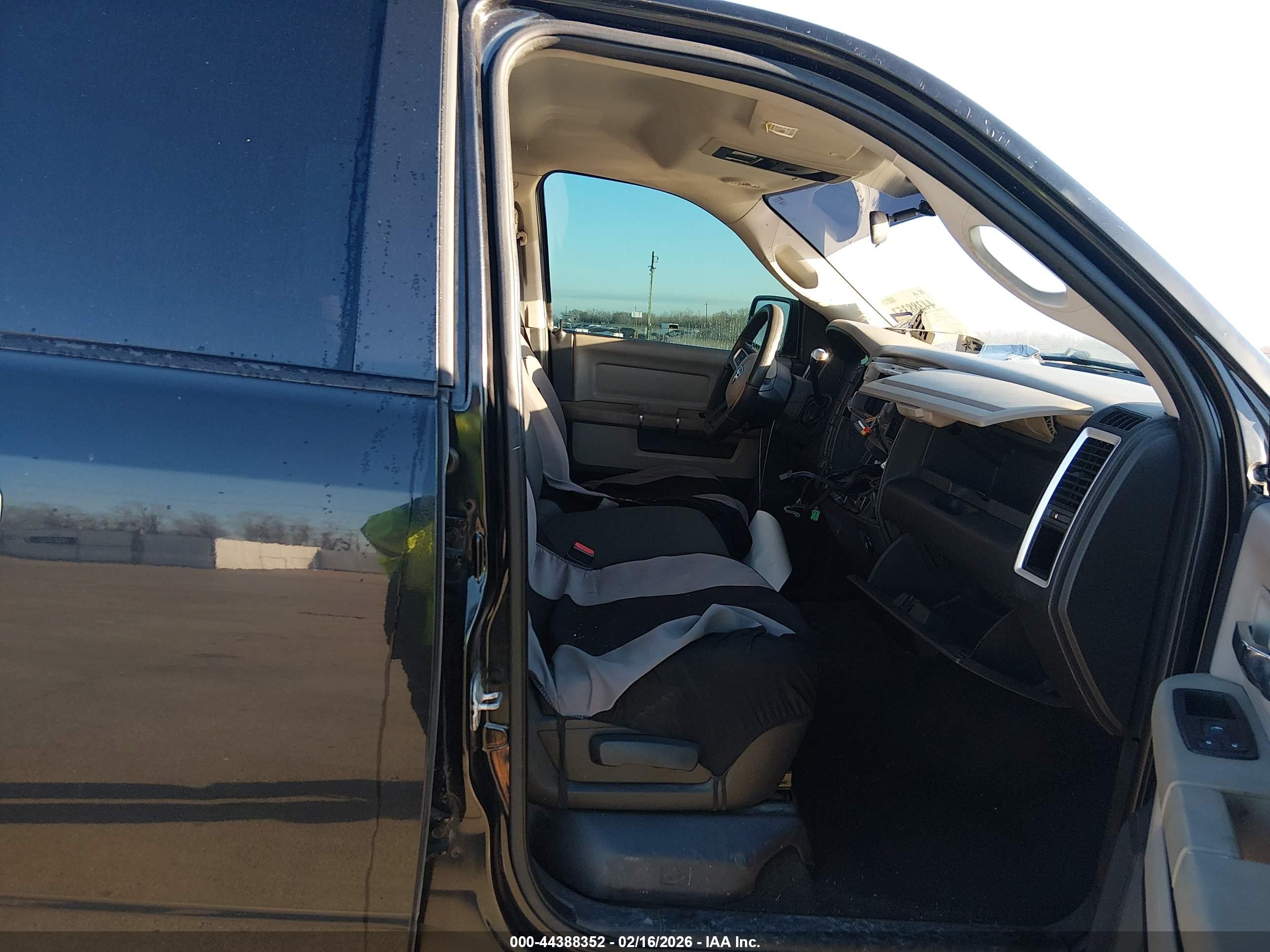 DODGE RAM image 5