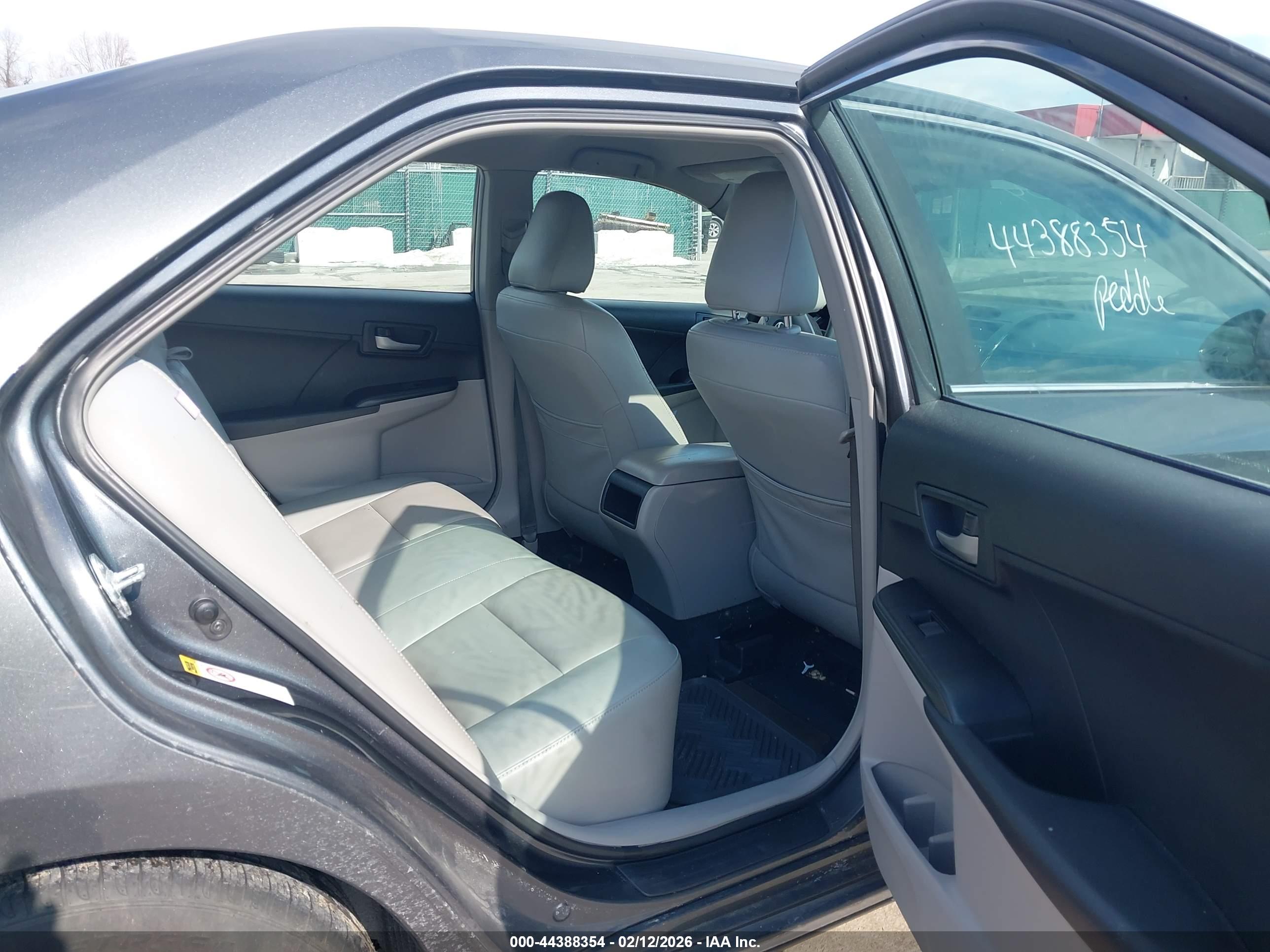 TOYOTA CAMRY image 8