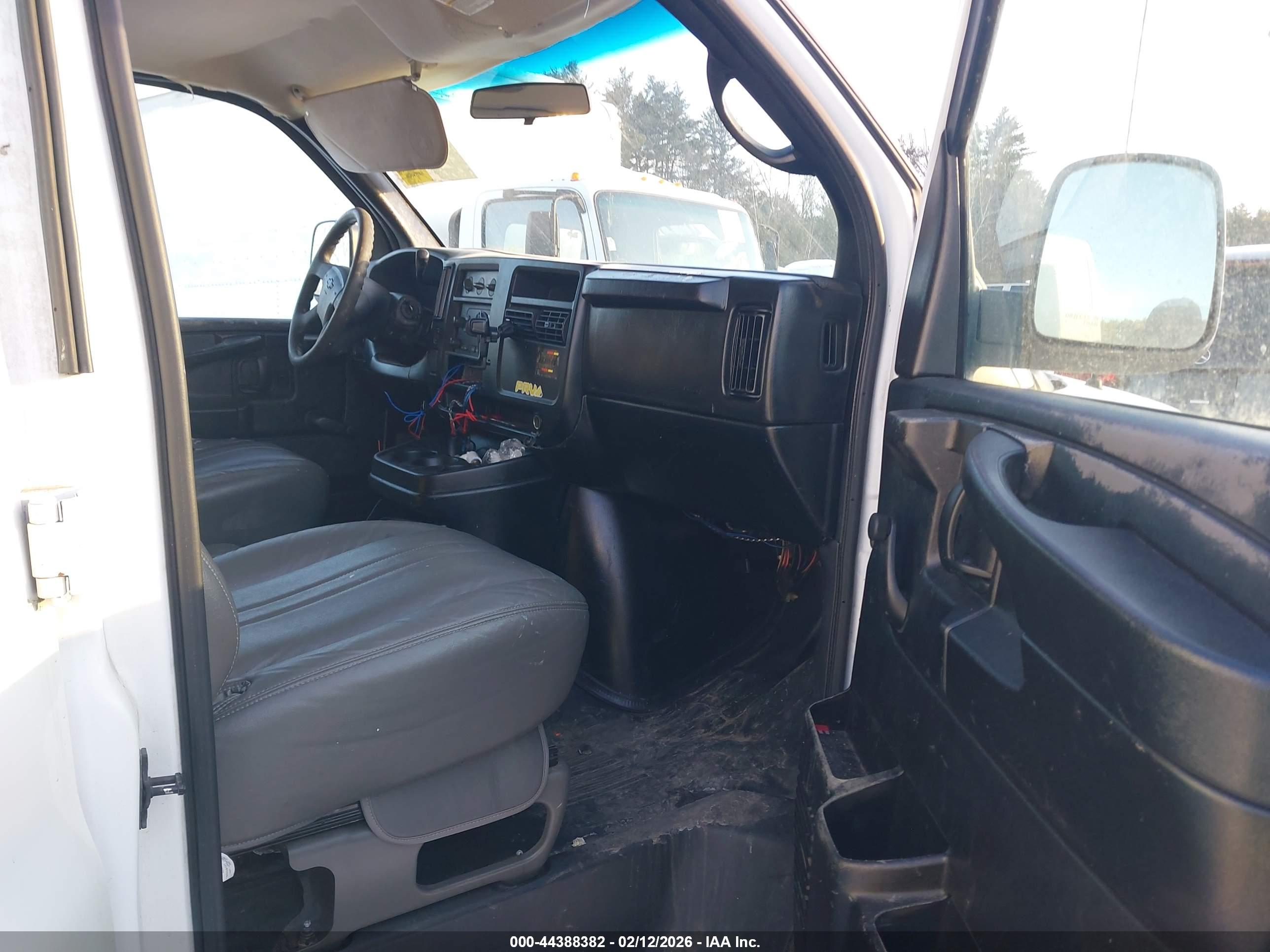 CHEVROLET EXPRESS image 5