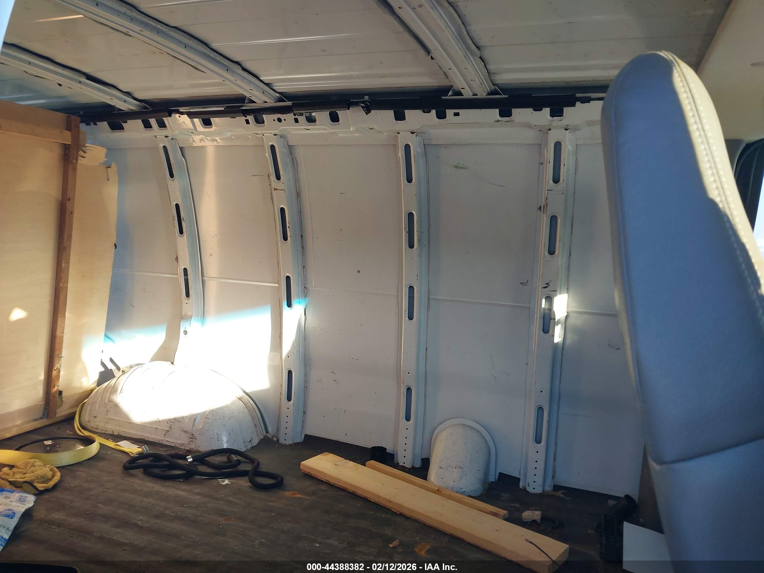 CHEVROLET EXPRESS image 8