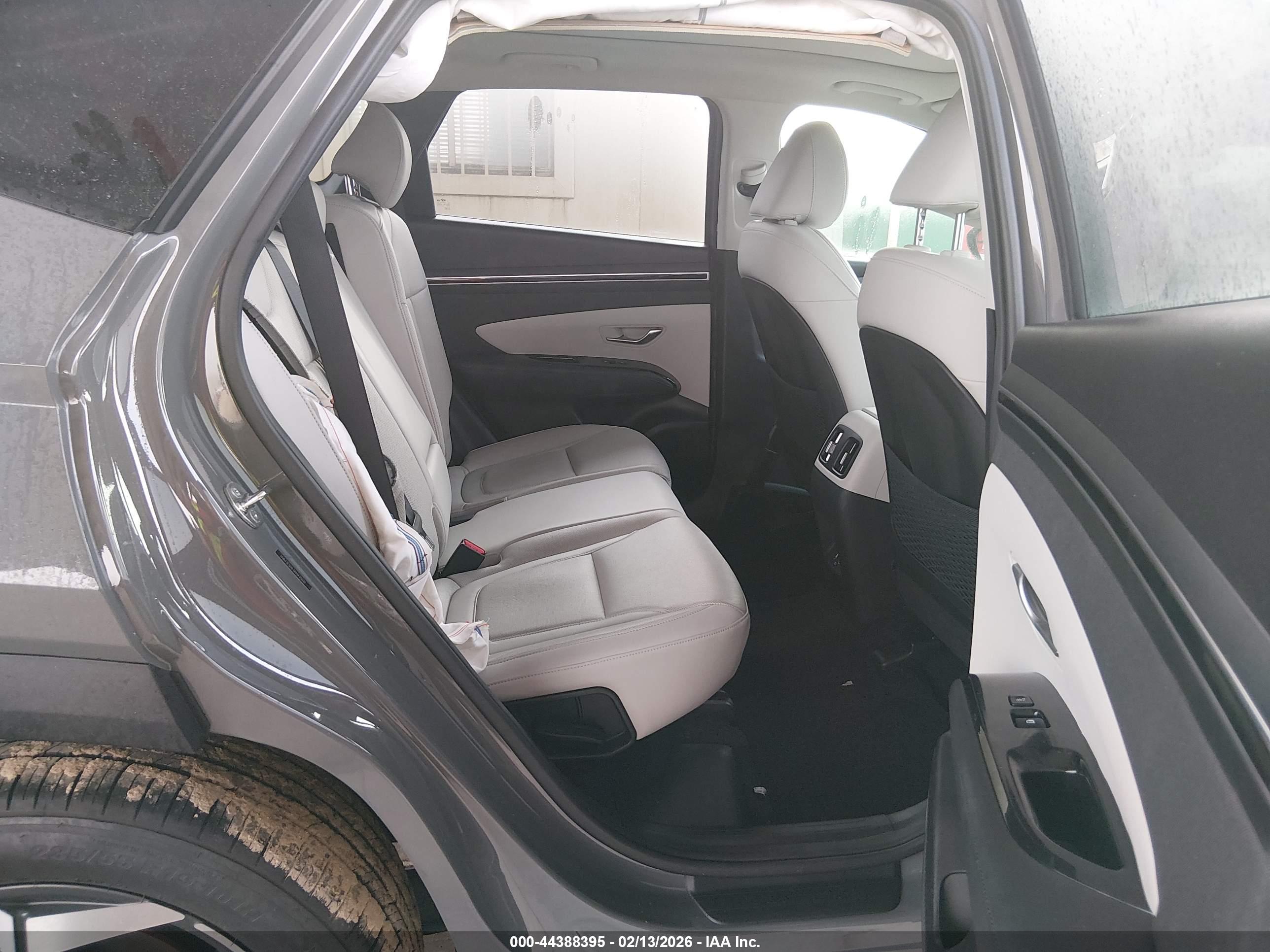 HYUNDAI TUCSON image 8