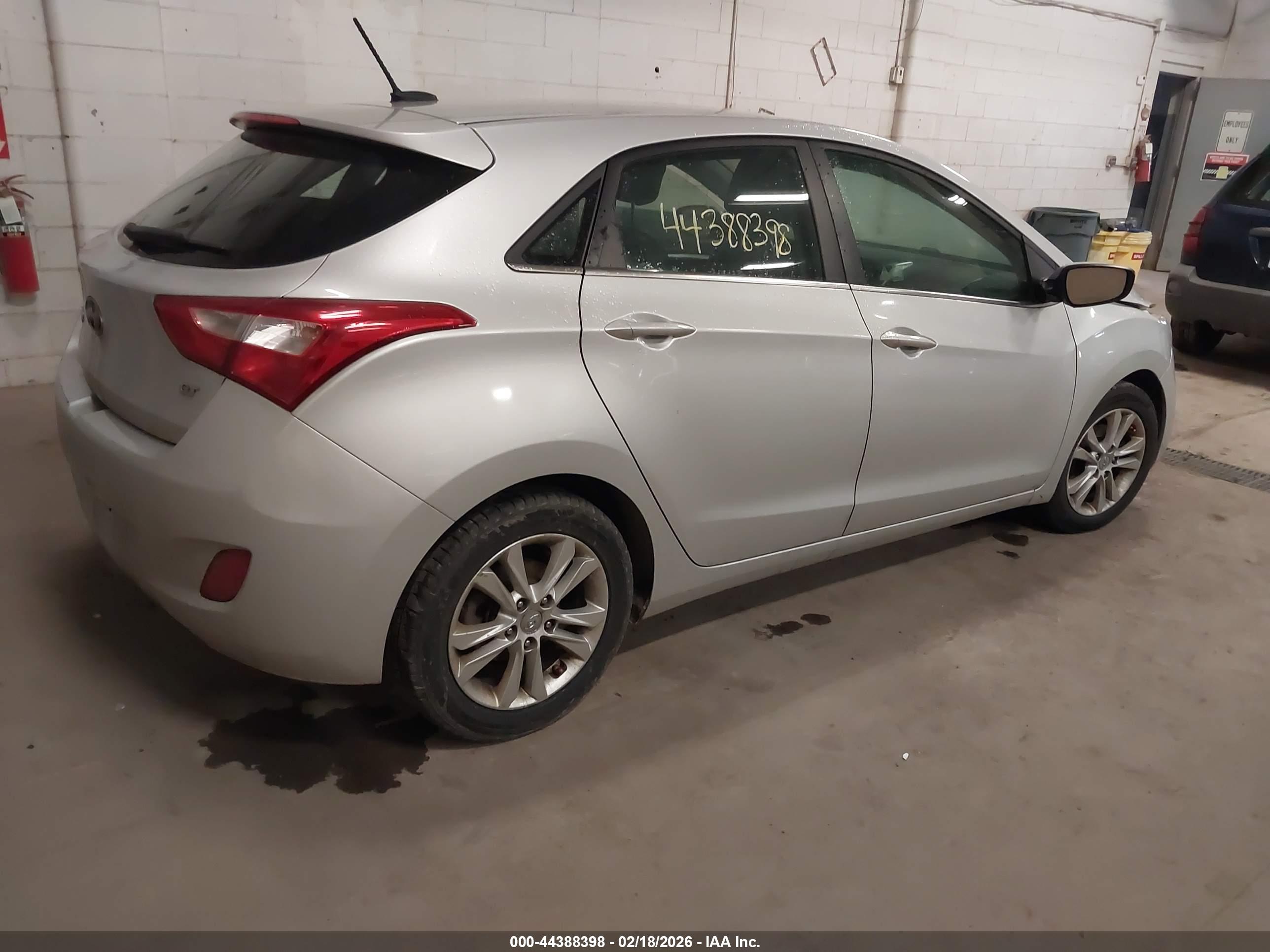 HYUNDAI ELANTRA image 4