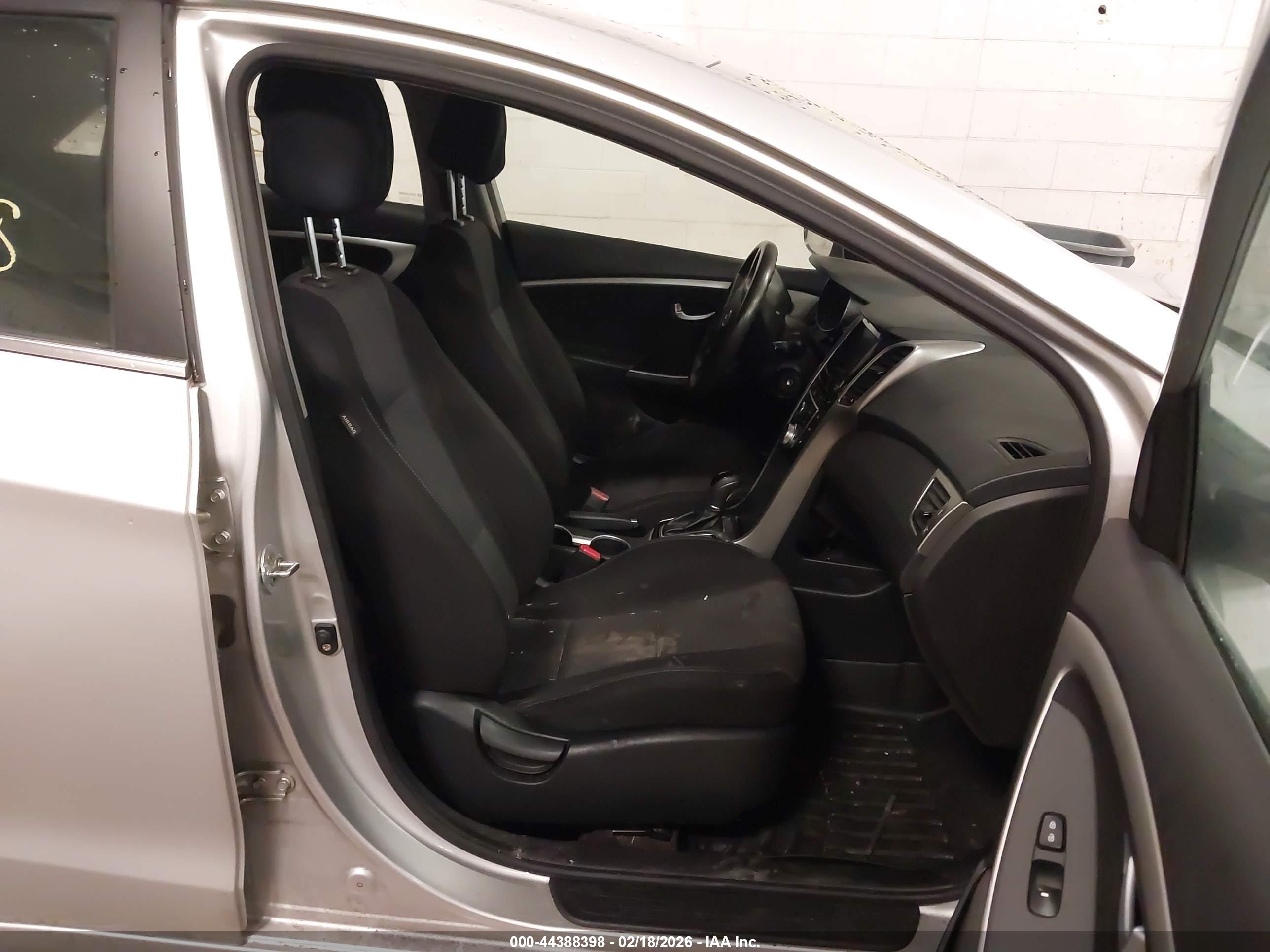 HYUNDAI ELANTRA image 5