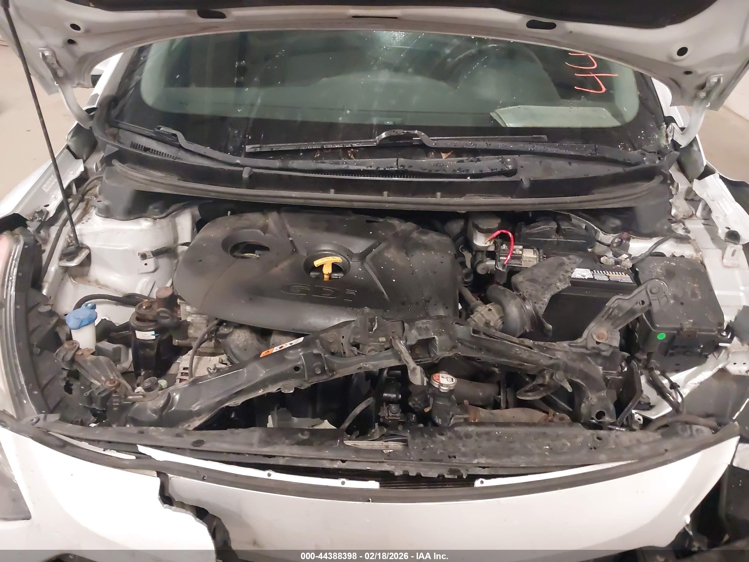 HYUNDAI ELANTRA image 6