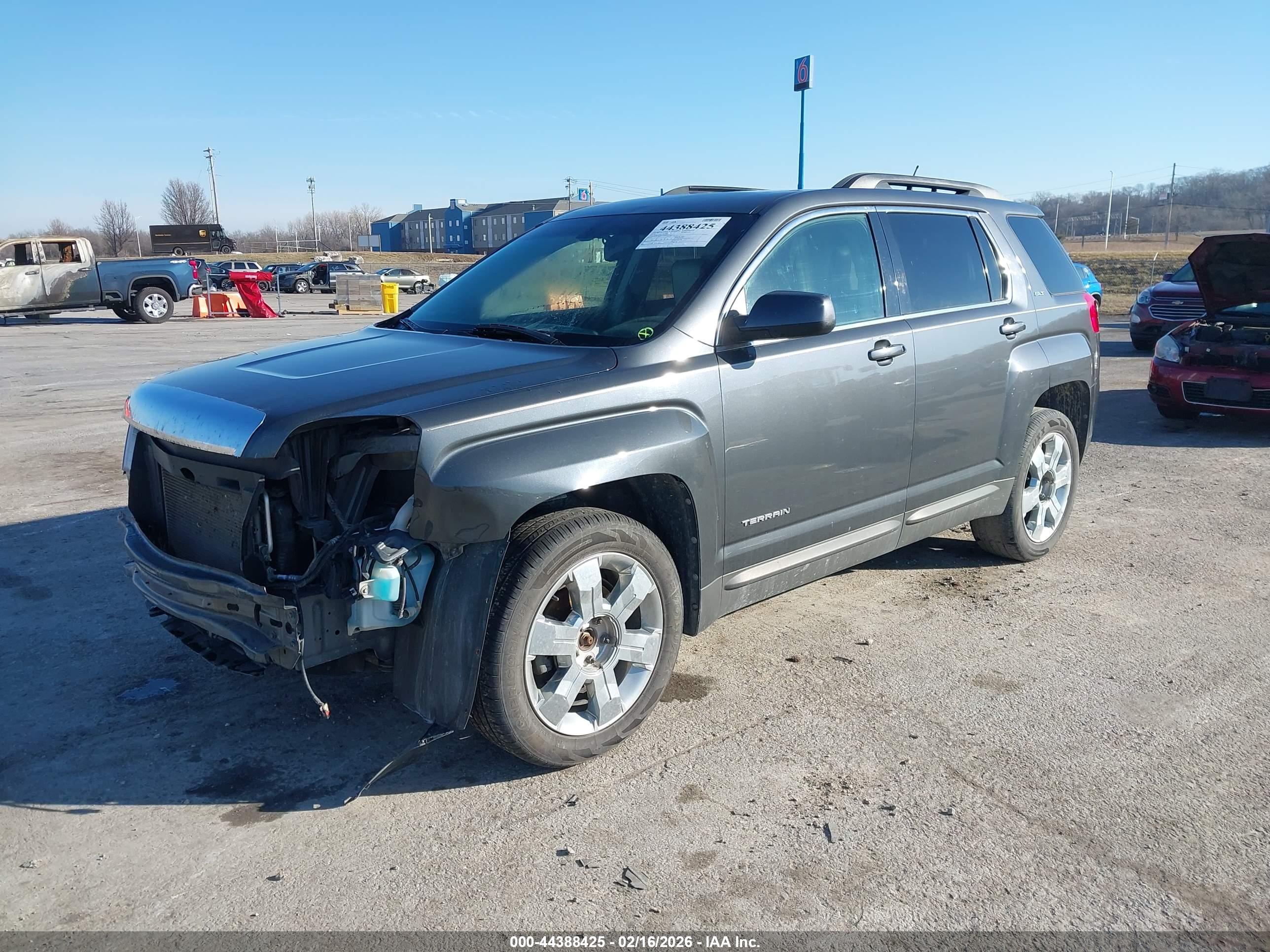 GMC TERRAIN image 2