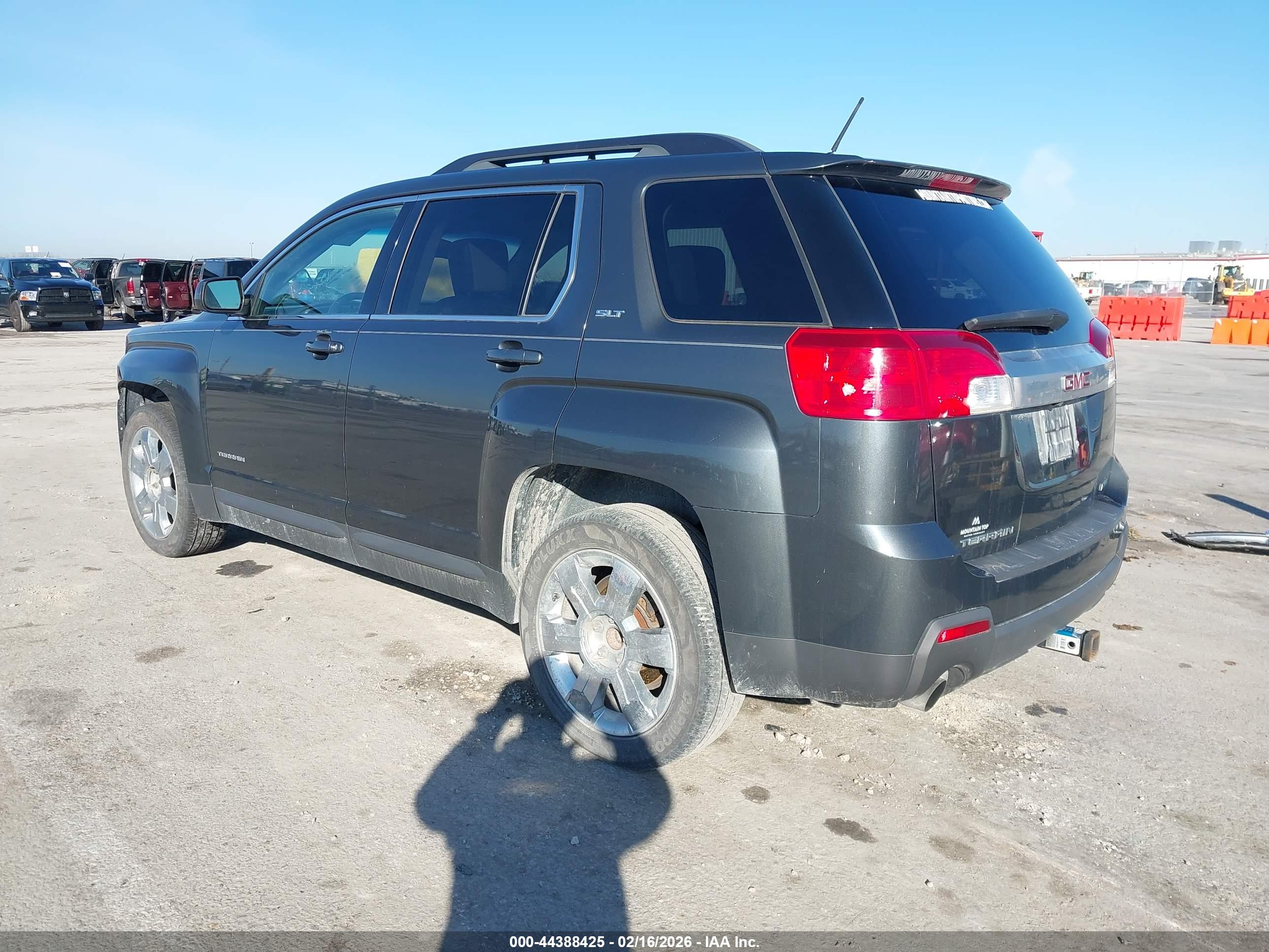 GMC TERRAIN image 3
