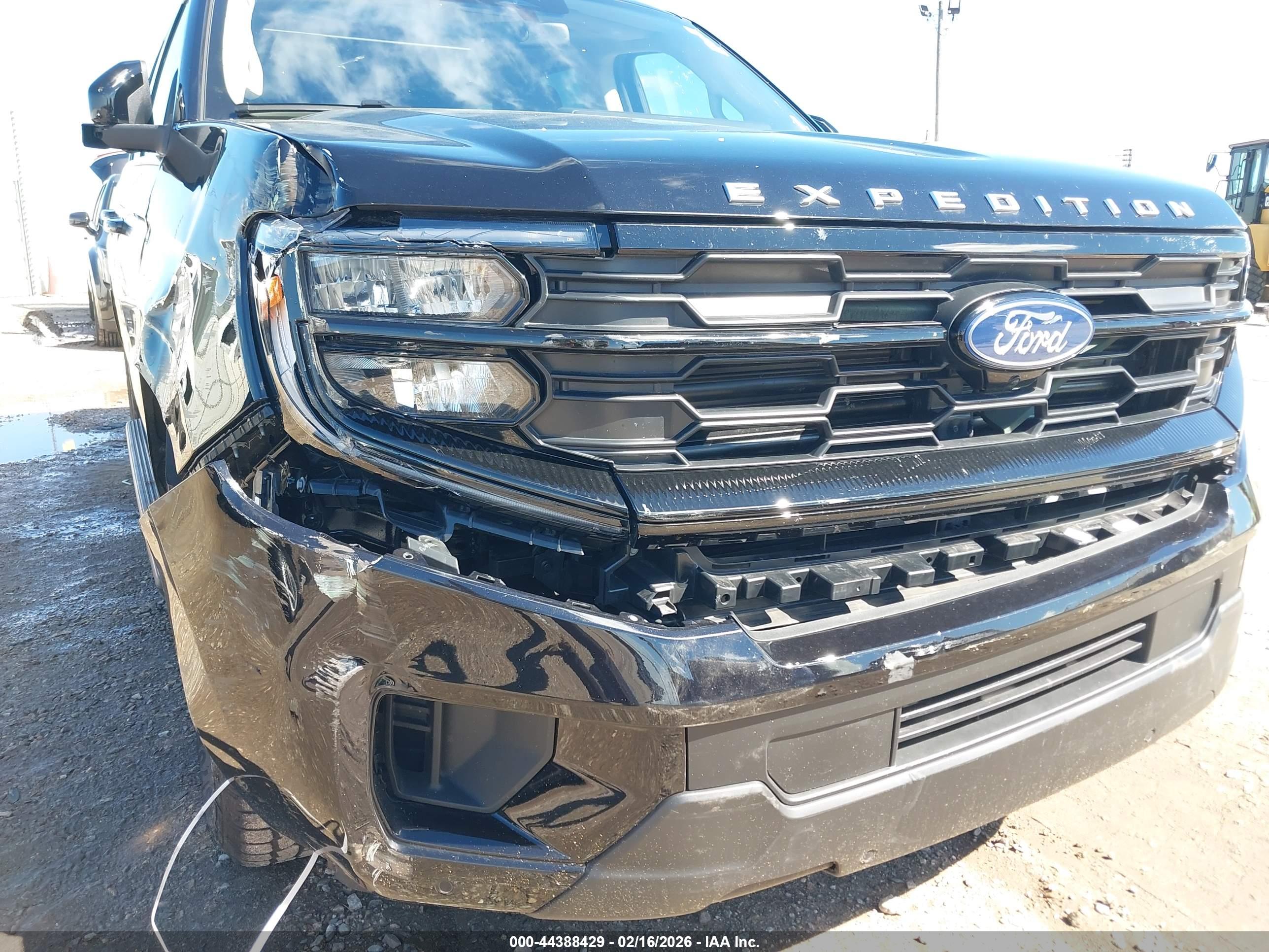 FORD EXPEDITION image 6
