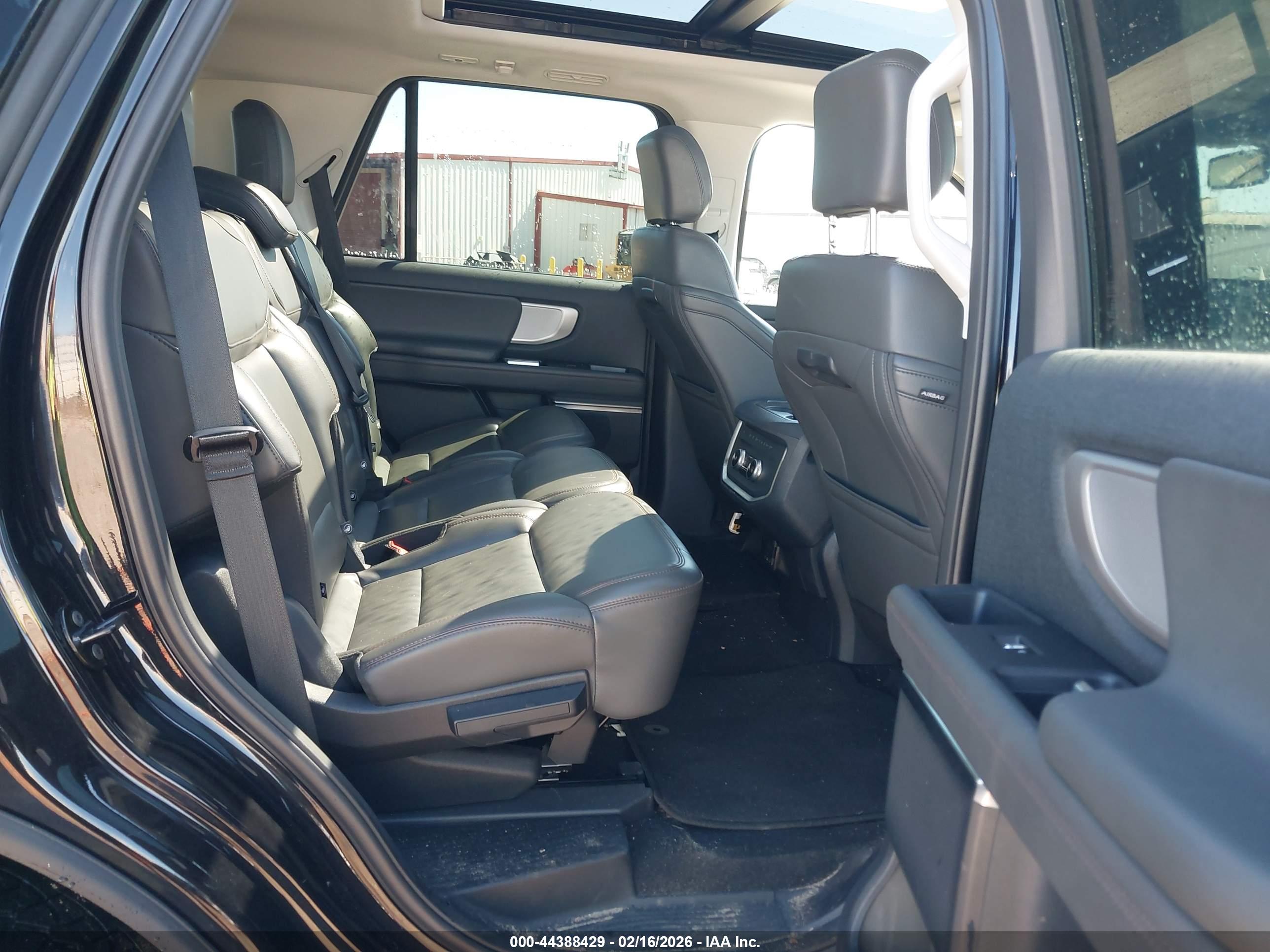 FORD EXPEDITION image 8