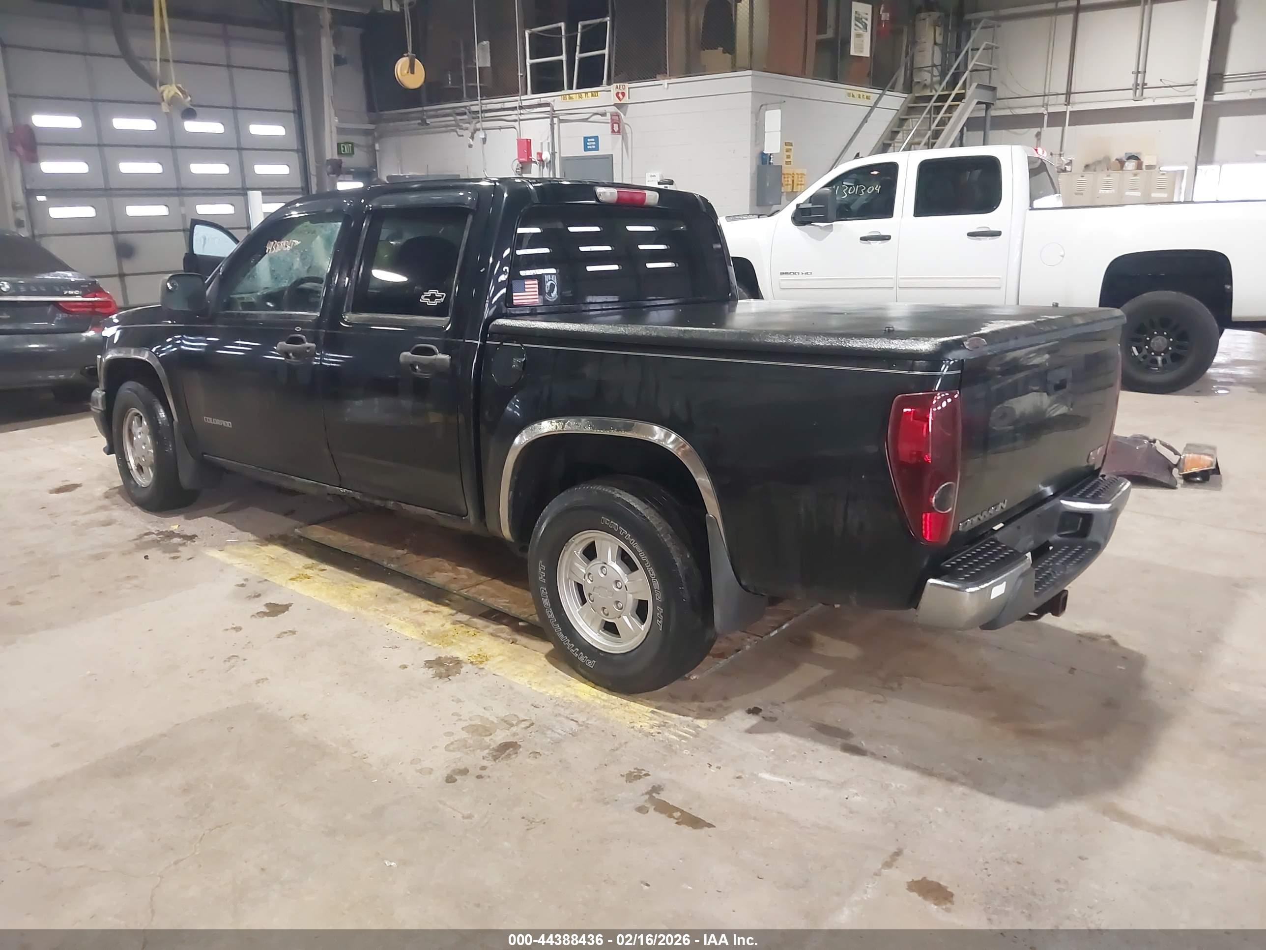 CHEVROLET COLORADO image 3