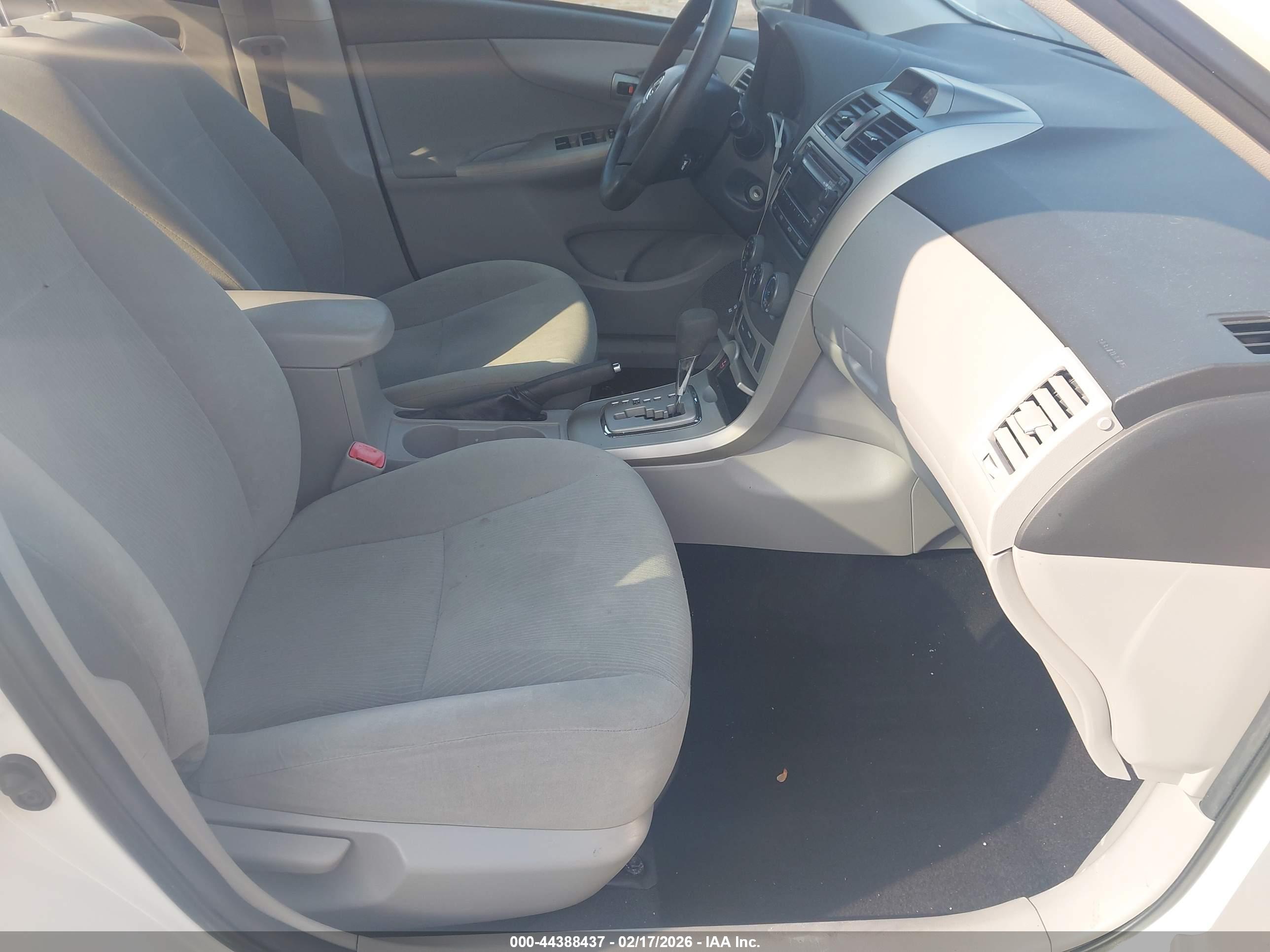 TOYOTA COROLLA image 5