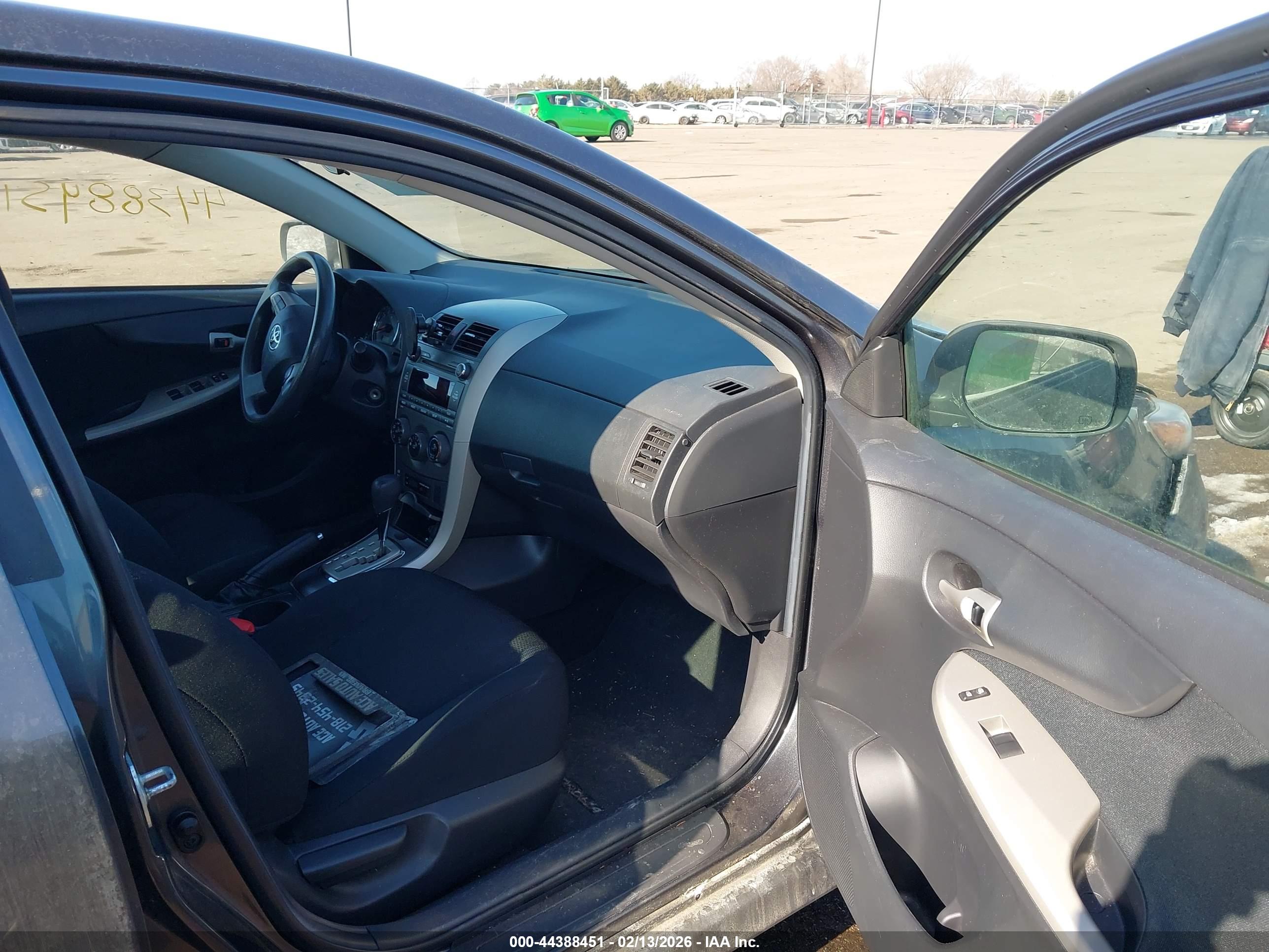 TOYOTA COROLLA image 5
