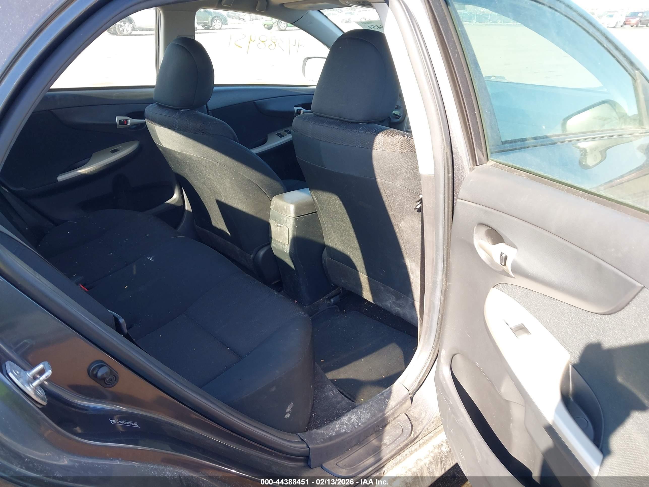 TOYOTA COROLLA image 8