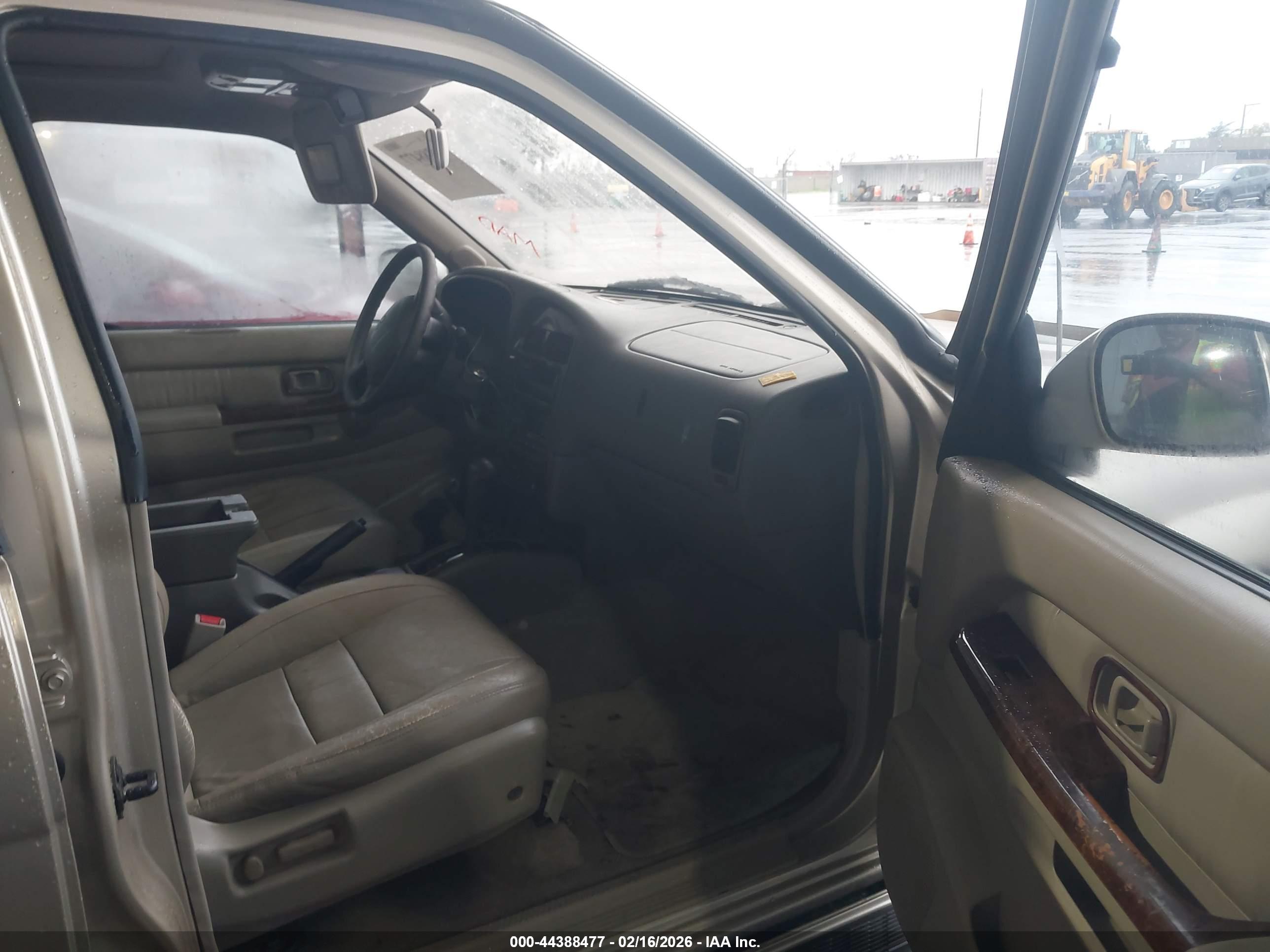 INFINITI QX4 image 5