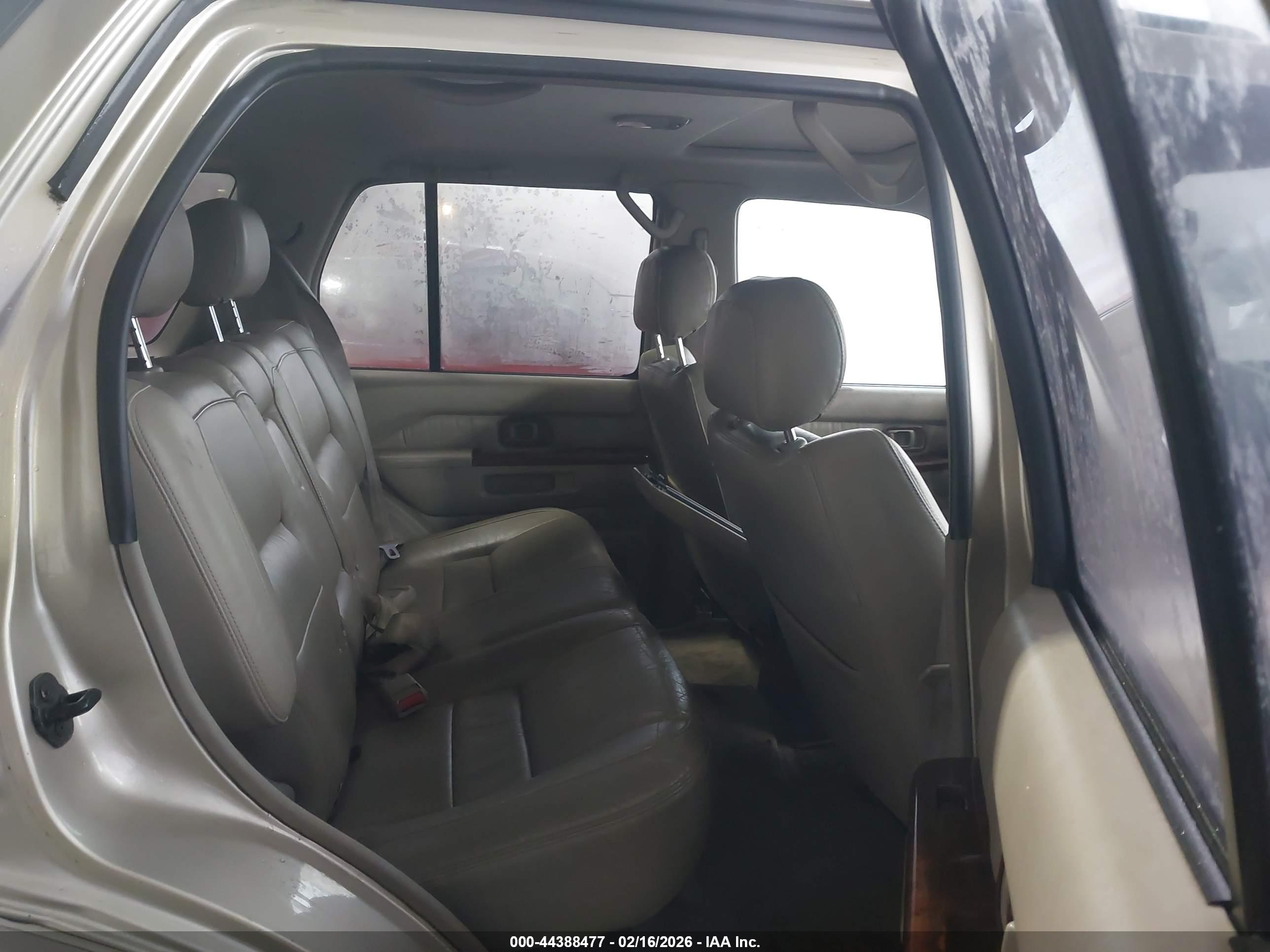 INFINITI QX4 image 8