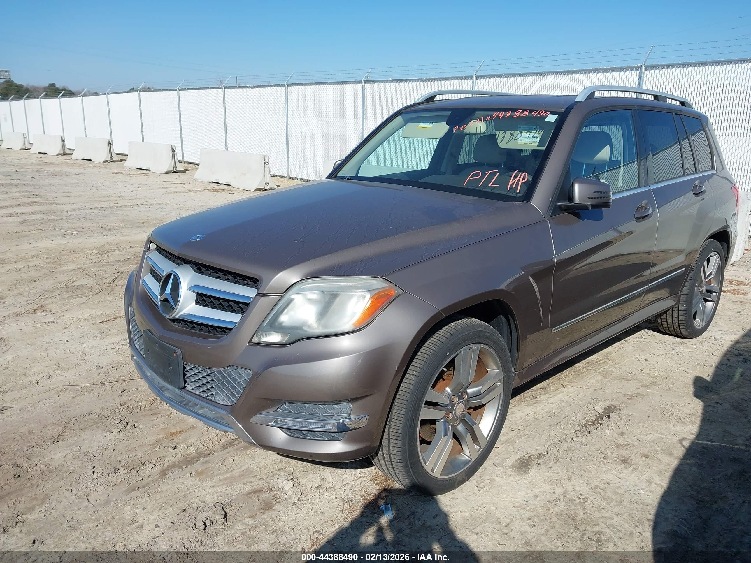 MERCEDES-BENZ GLK image 2