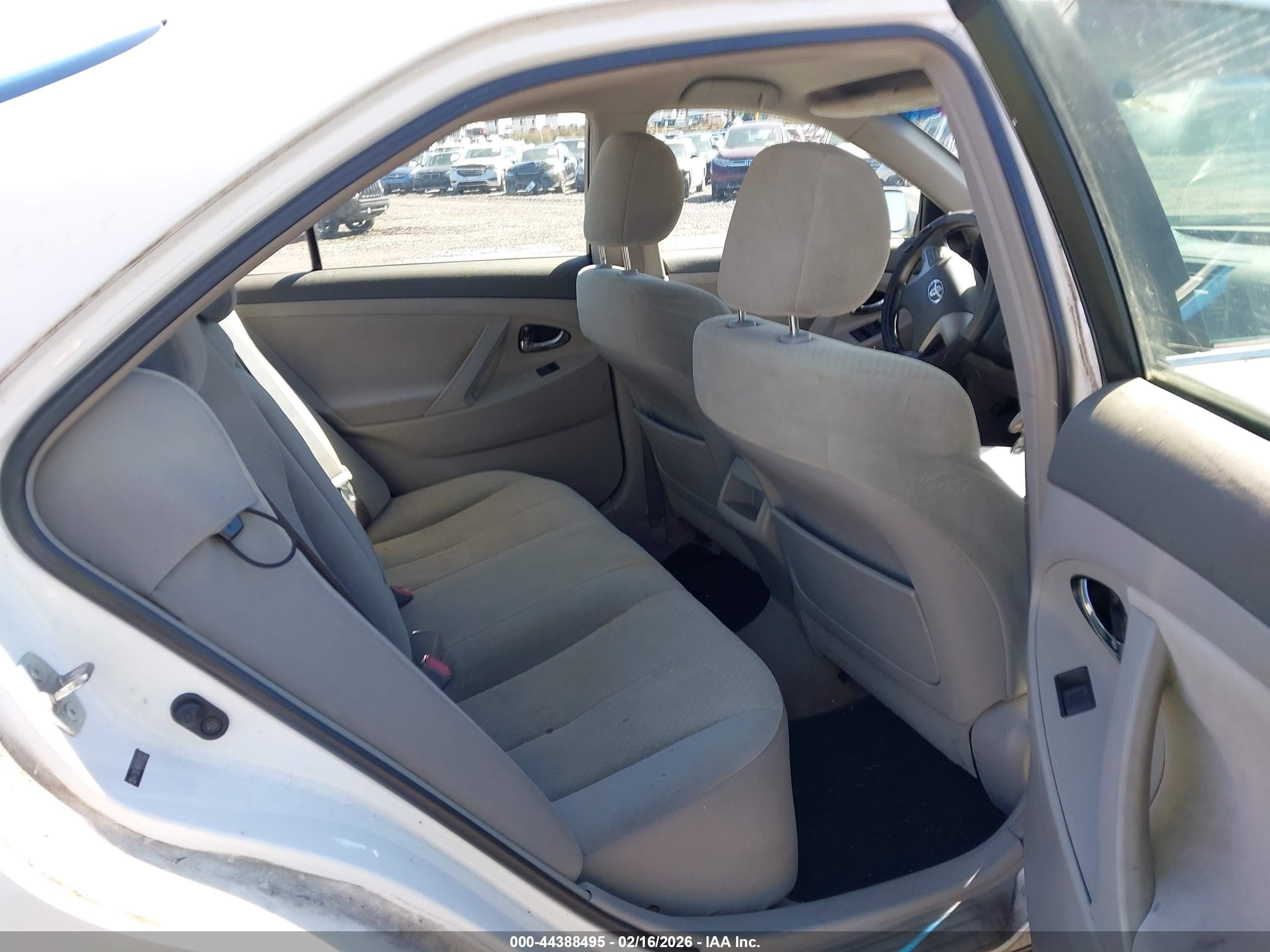 TOYOTA CAMRY image 8
