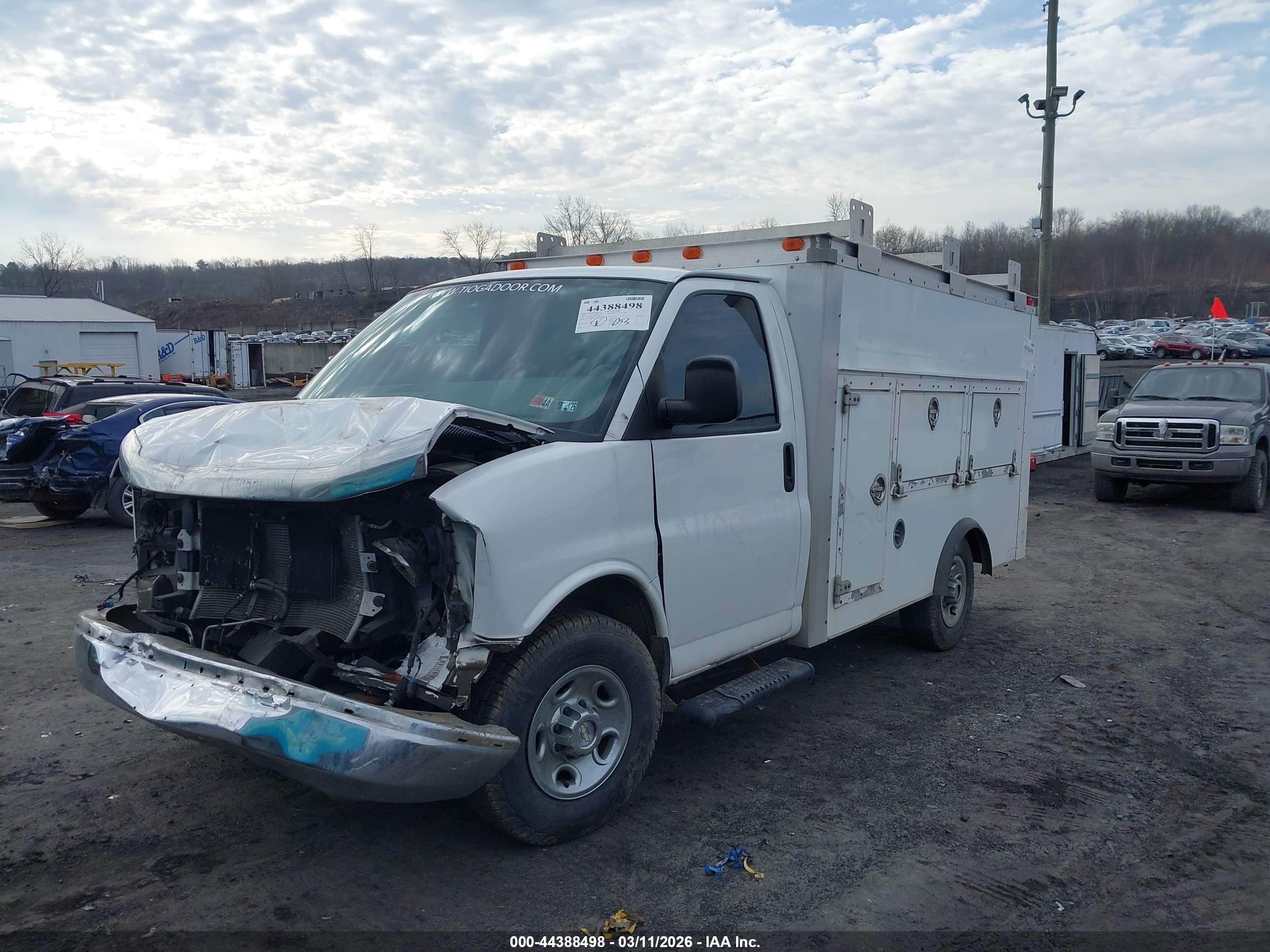 CHEVROLET EXPRESS image 2