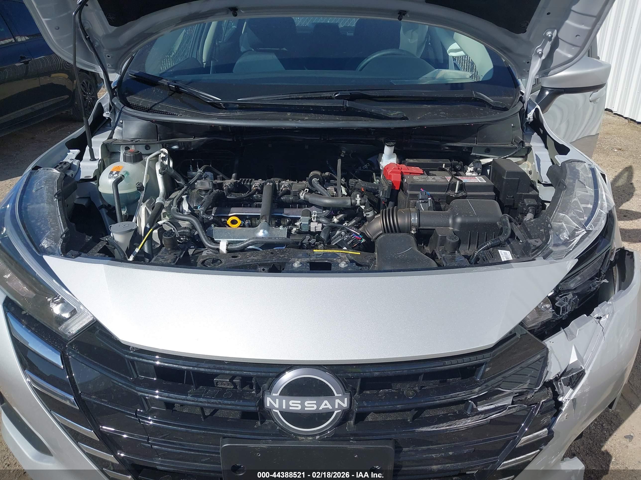 NISSAN VERSA image 10