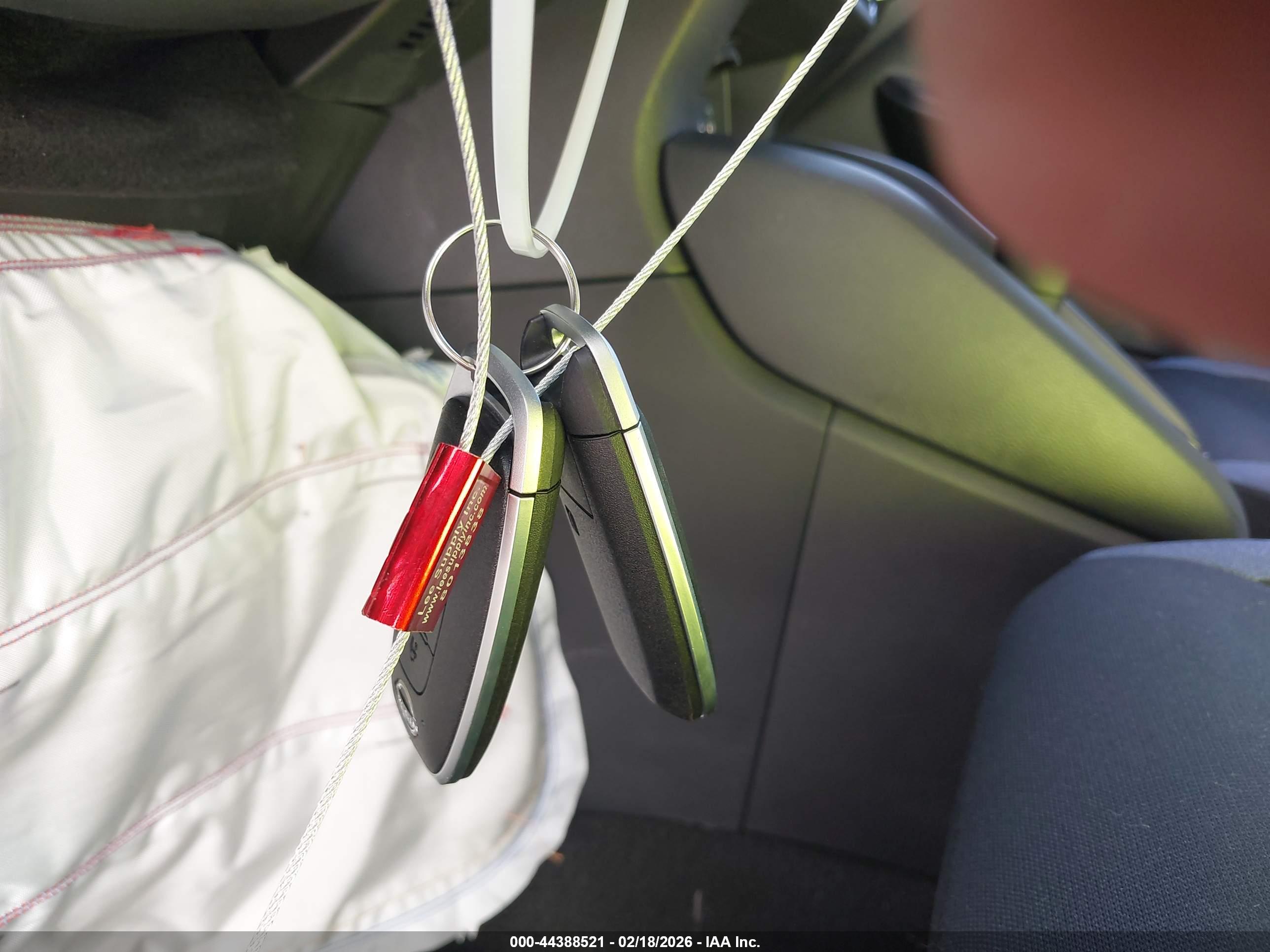 NISSAN VERSA image 11