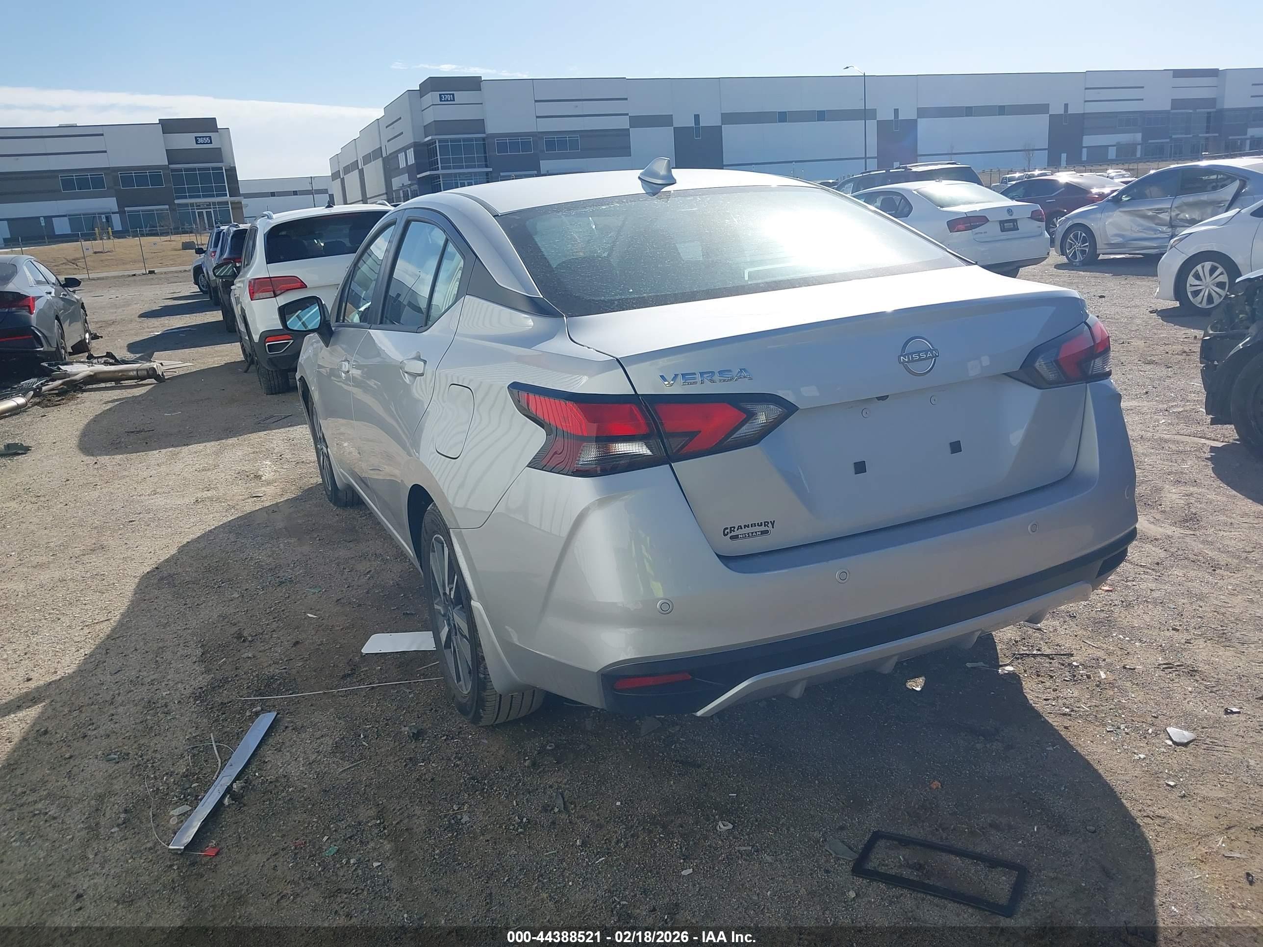 NISSAN VERSA image 3
