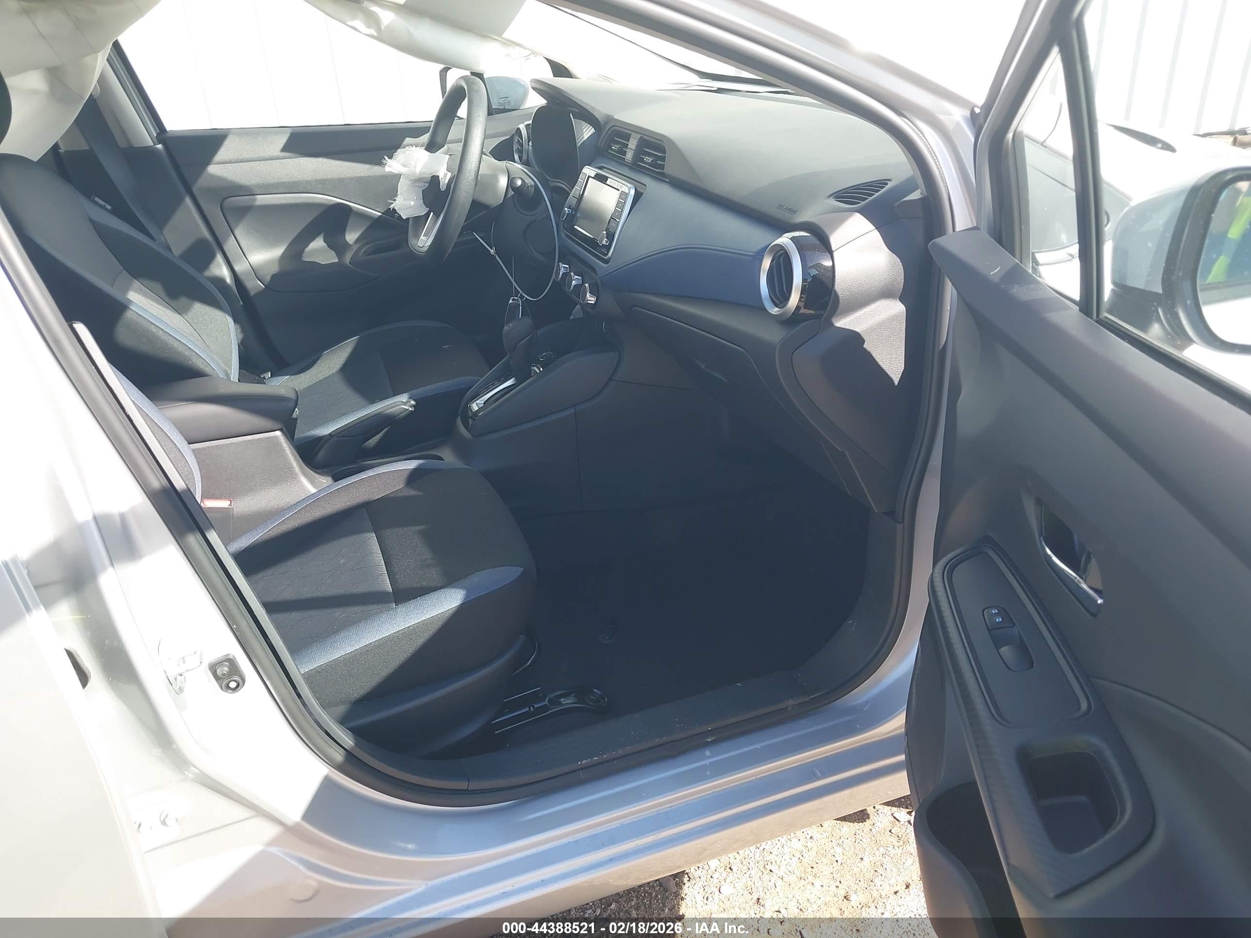 NISSAN VERSA image 5