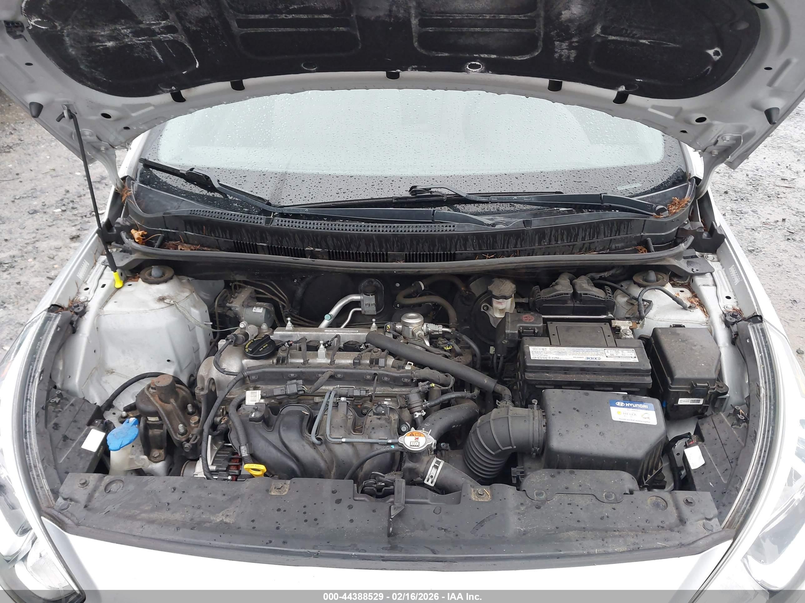 HYUNDAI ACCENT image 10