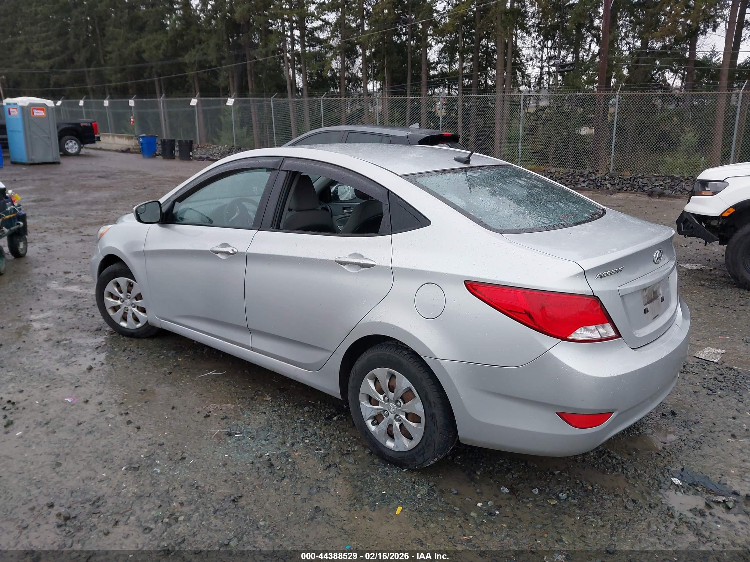 HYUNDAI ACCENT image 3