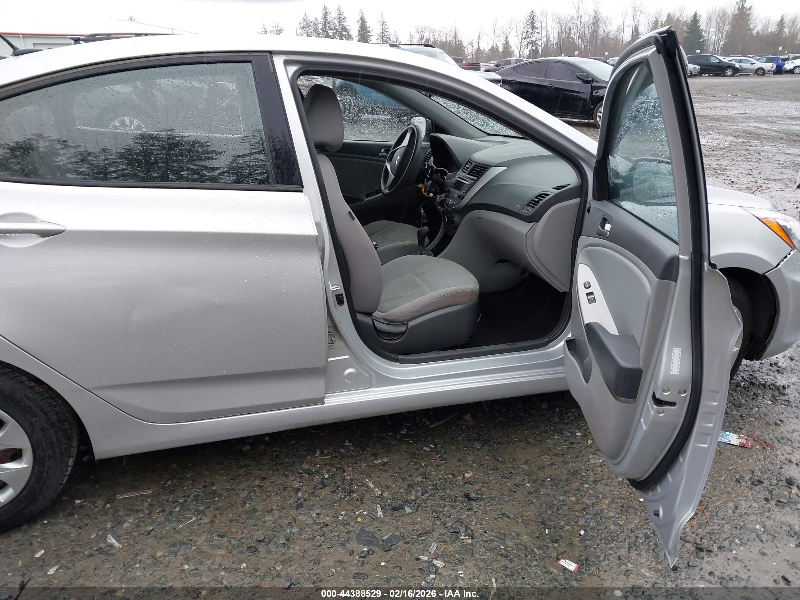 HYUNDAI ACCENT image 5