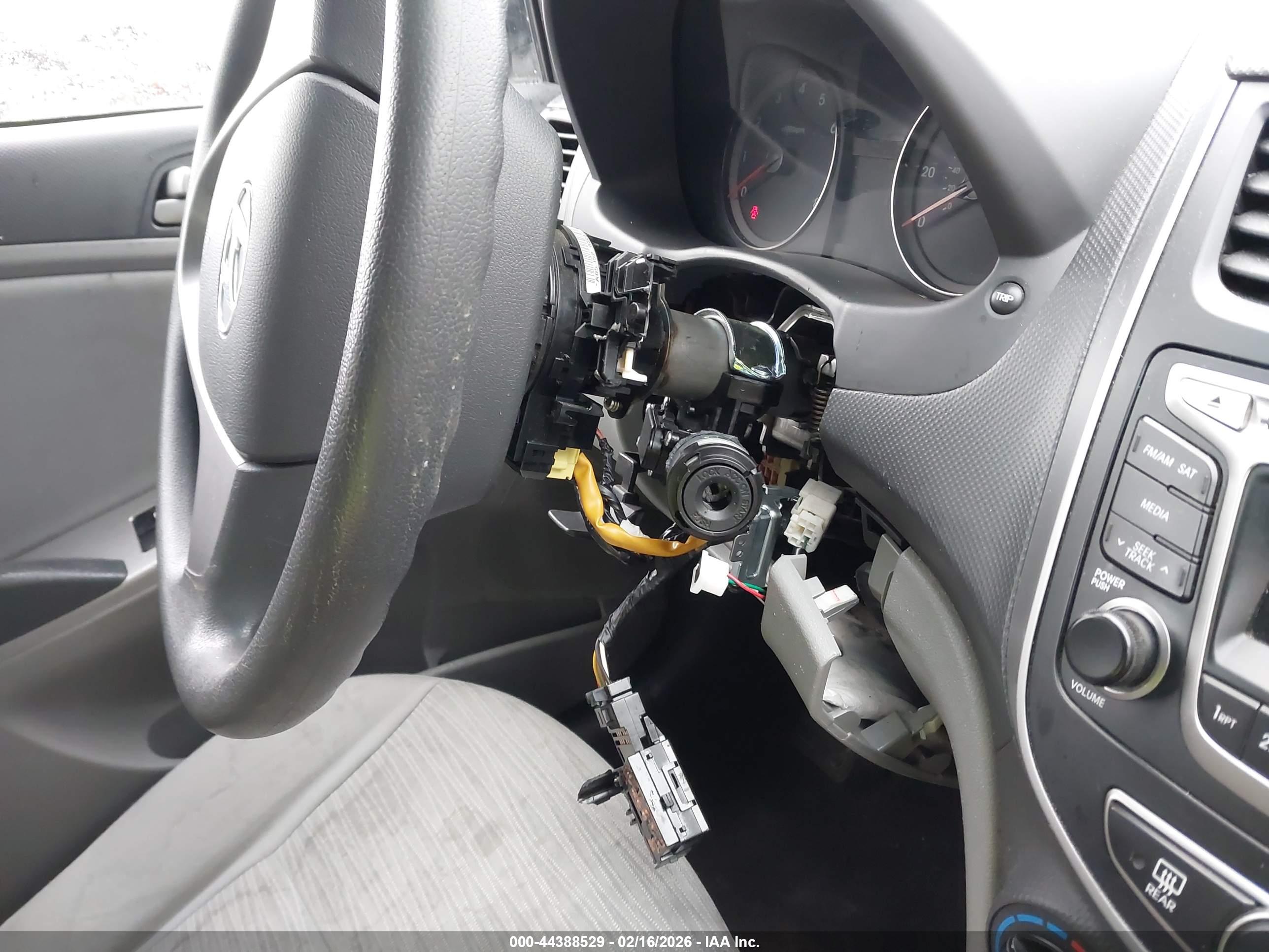 HYUNDAI ACCENT image 6