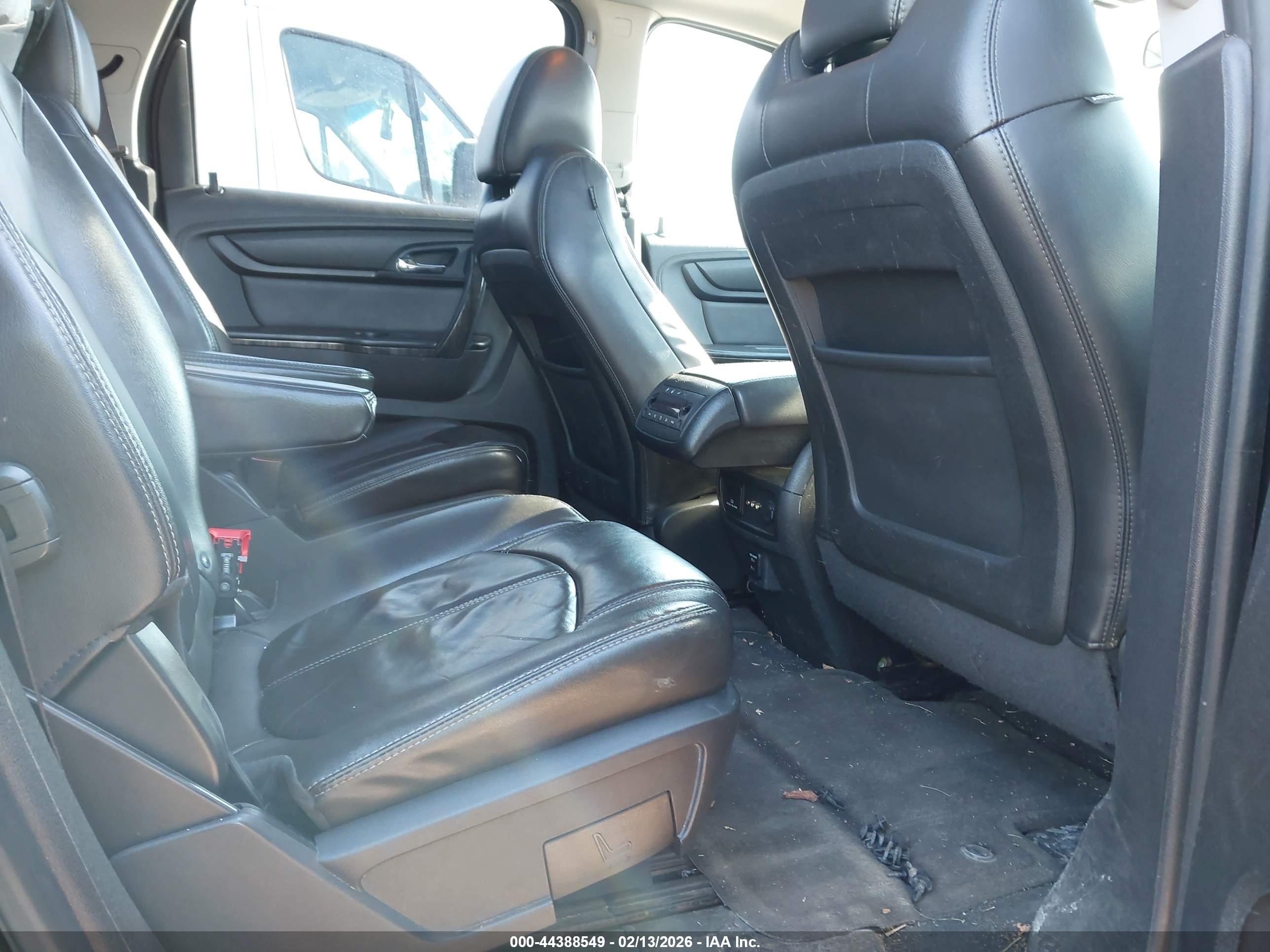 GMC ACADIA image 8