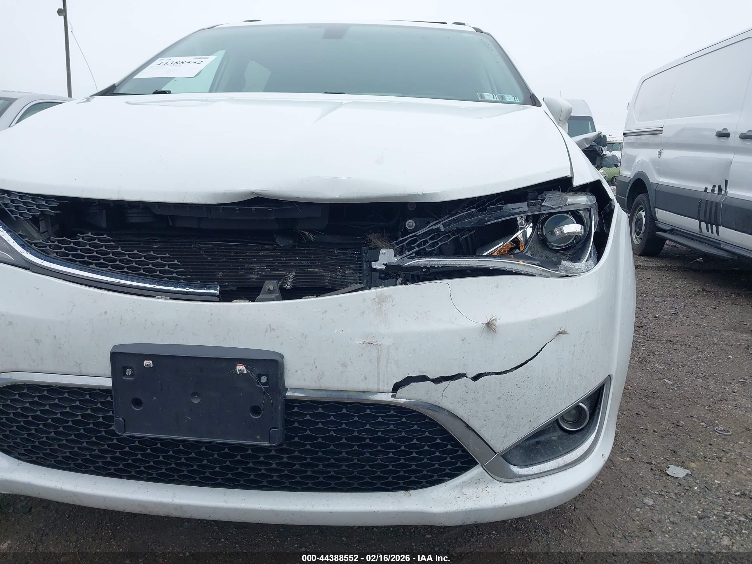 CHRYSLER PACIFICA image 6