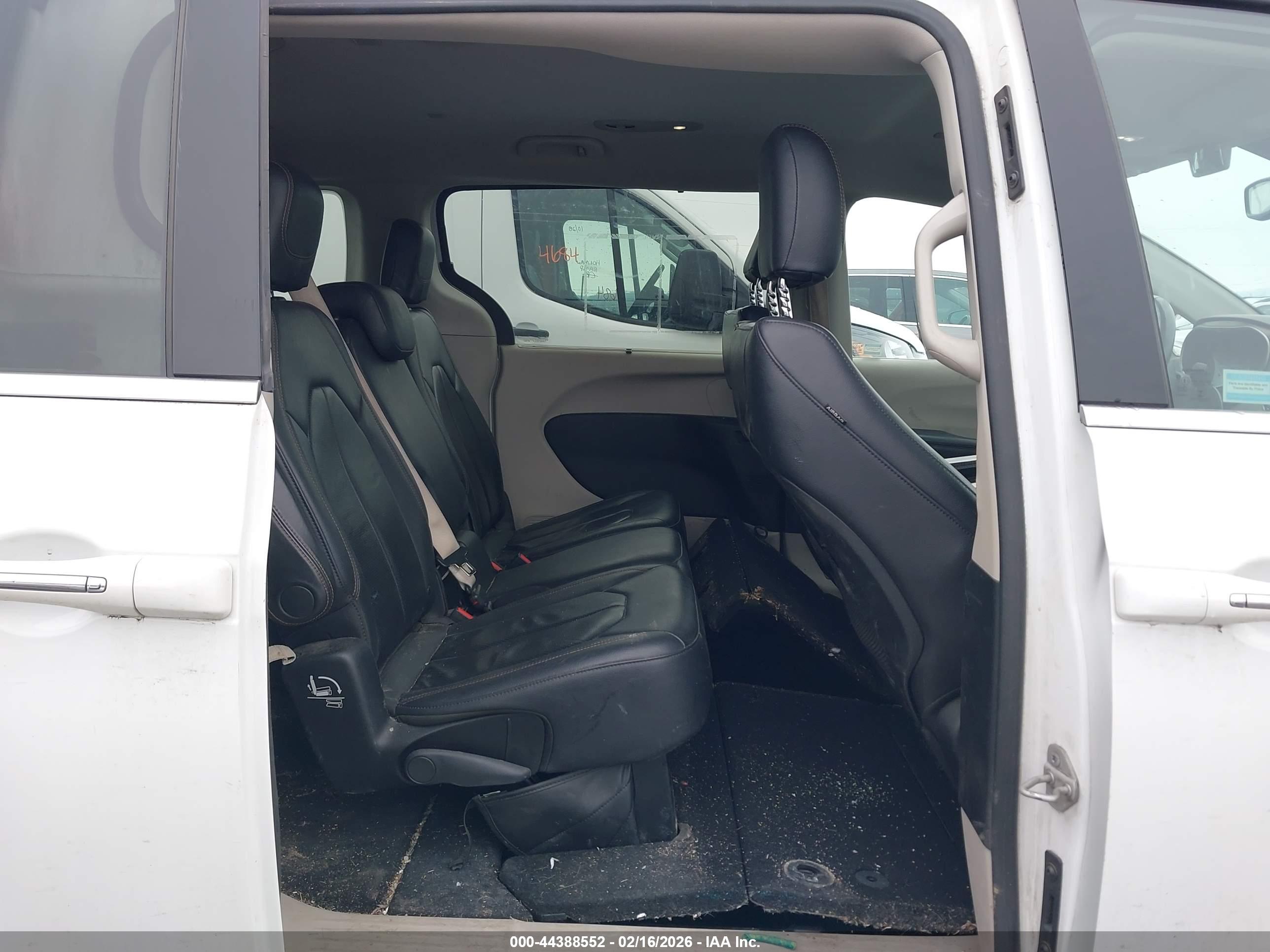CHRYSLER PACIFICA image 8