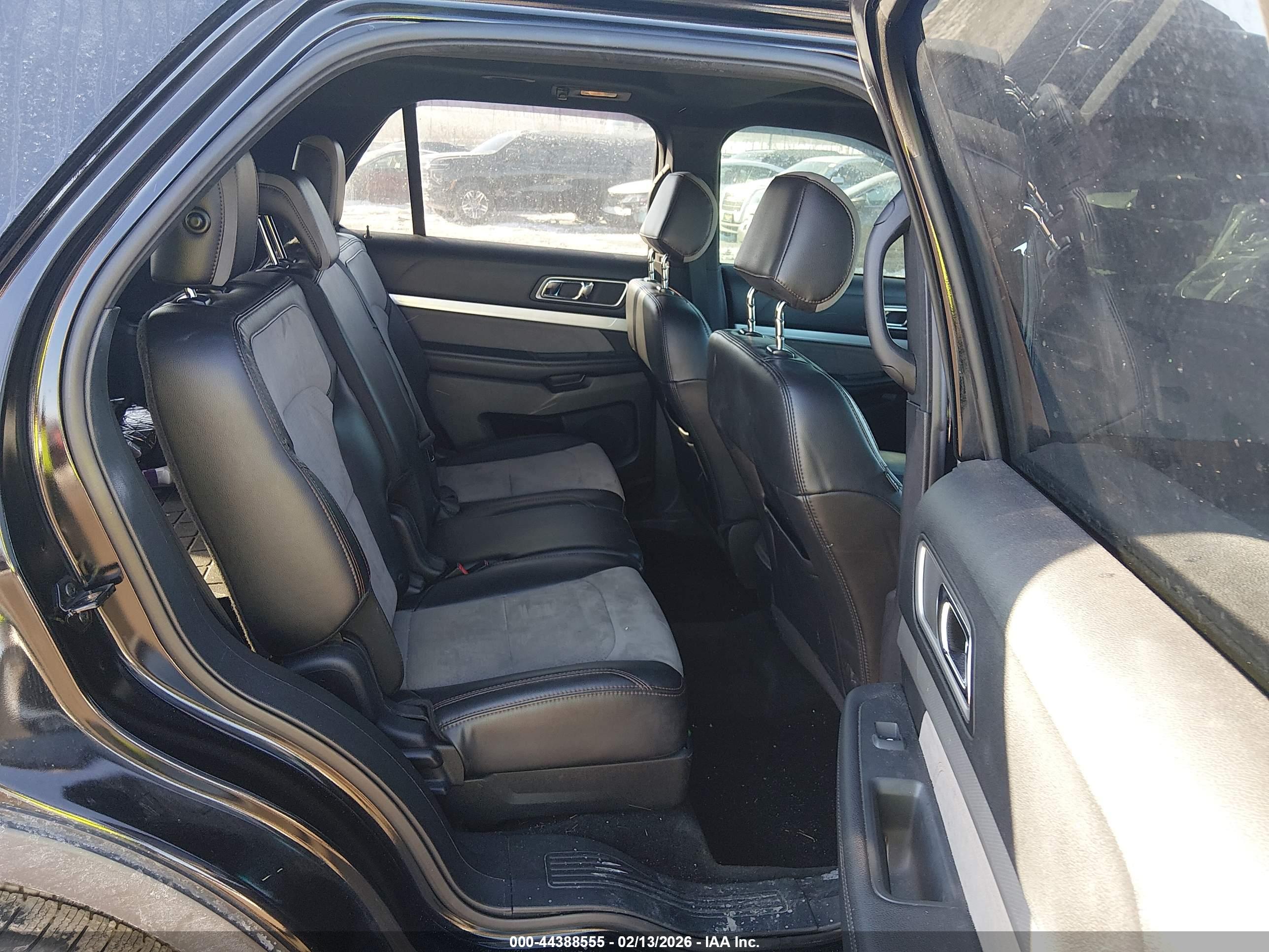 FORD EXPLORER image 8