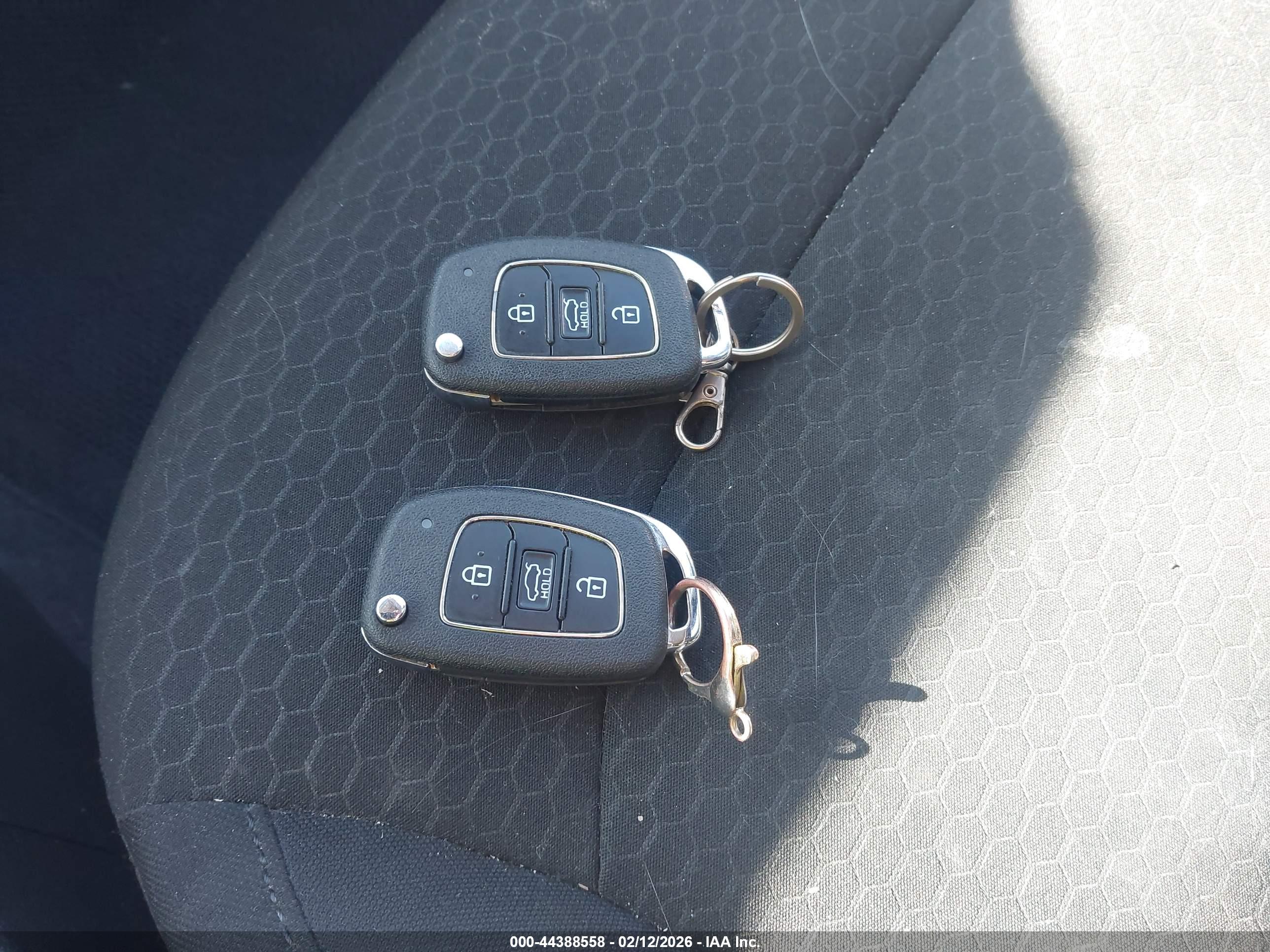 HYUNDAI ELANTRA image 11
