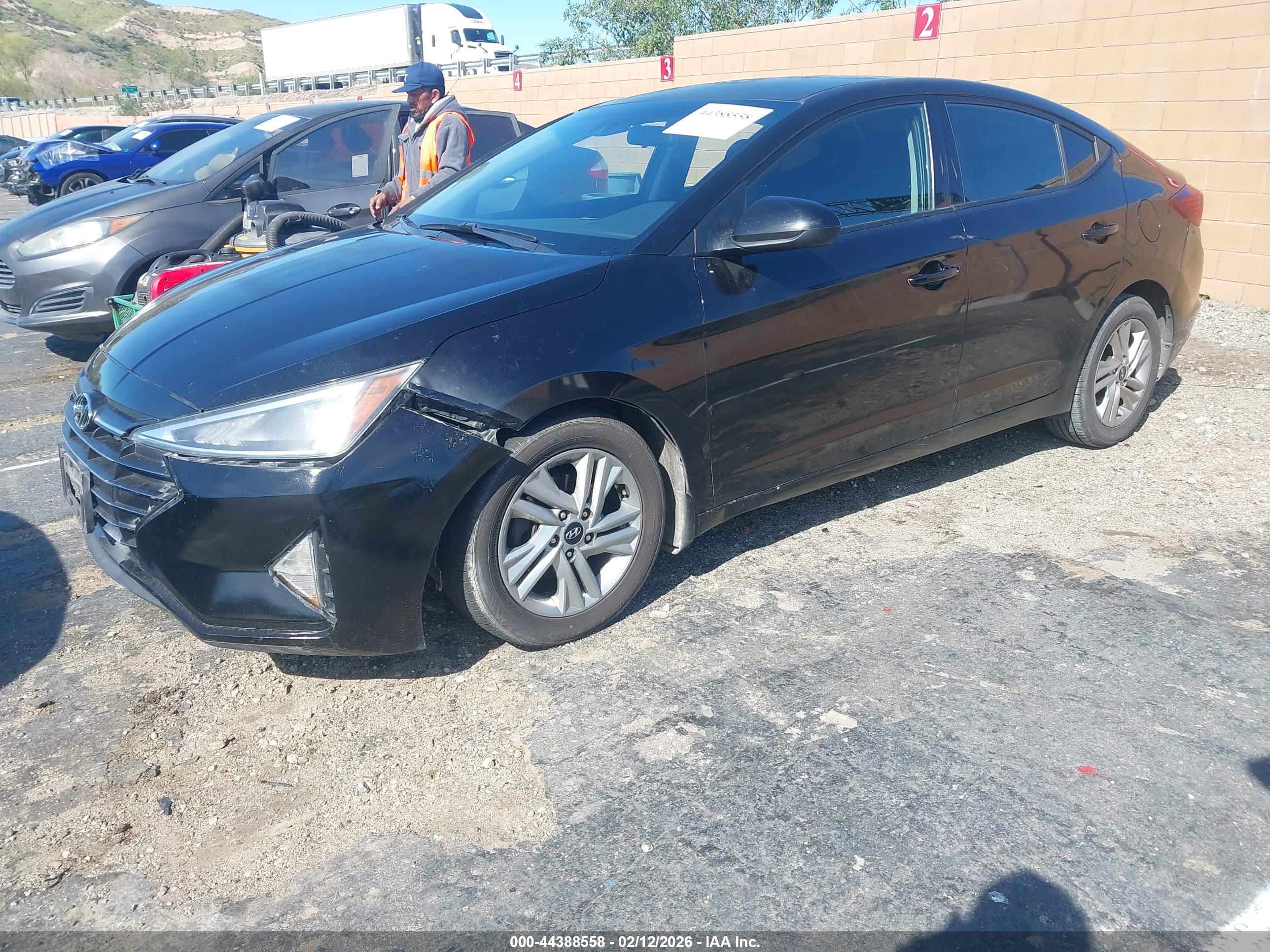 HYUNDAI ELANTRA image 2