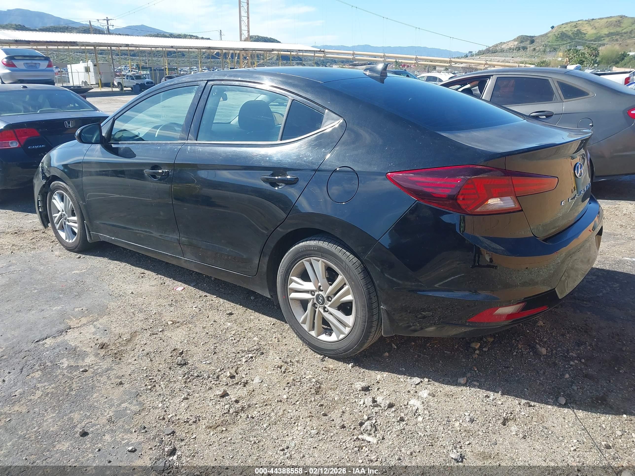 HYUNDAI ELANTRA image 3