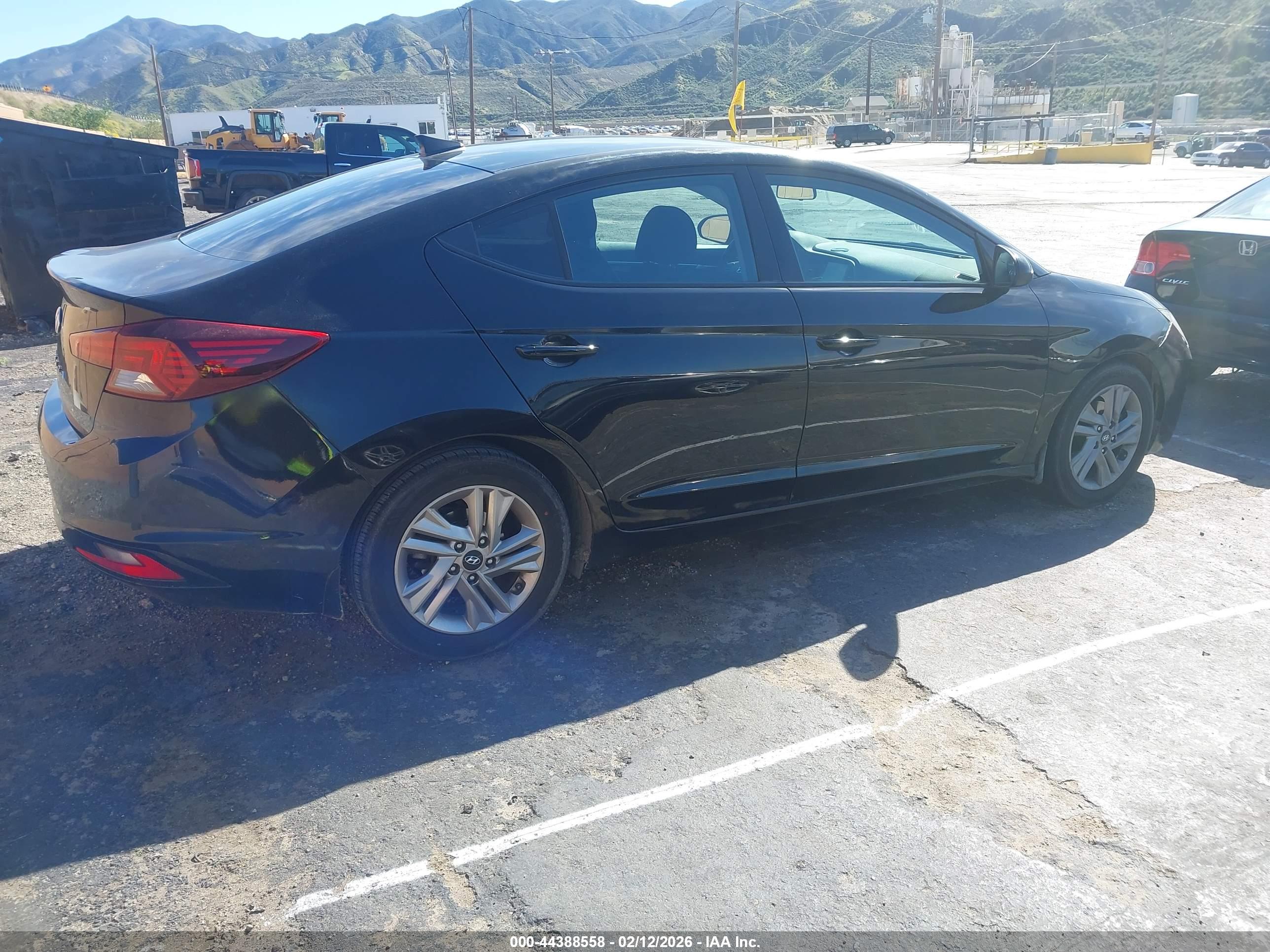 HYUNDAI ELANTRA image 4