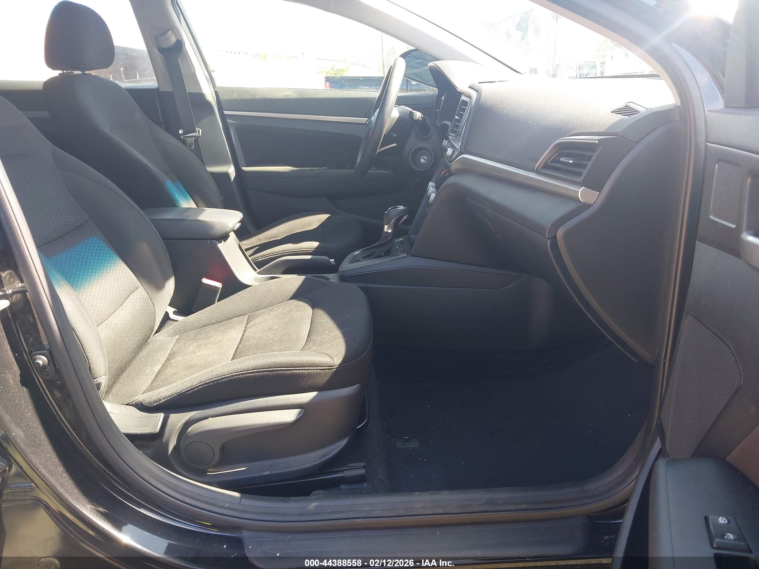 HYUNDAI ELANTRA image 5