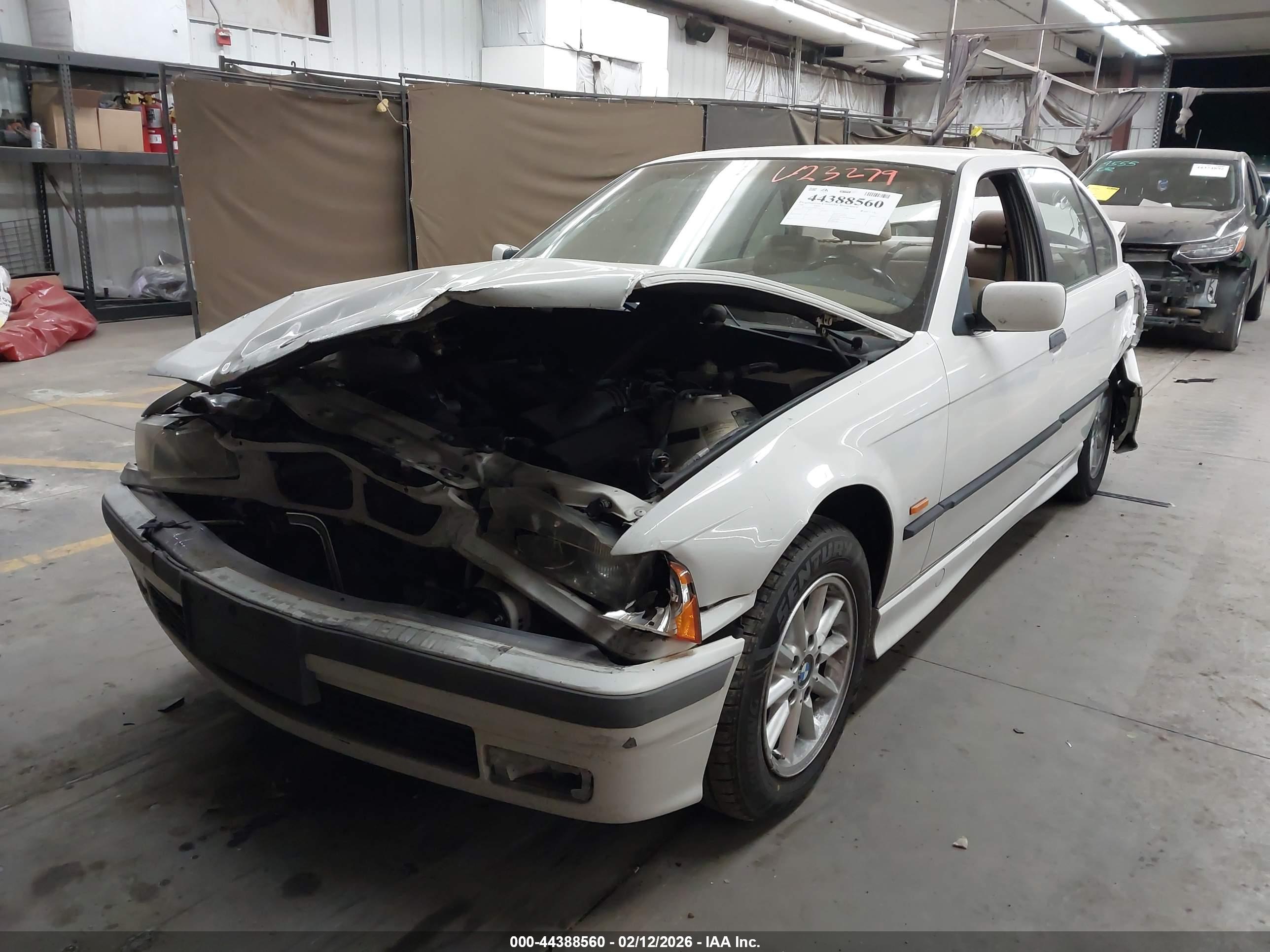 BMW 328I image 2