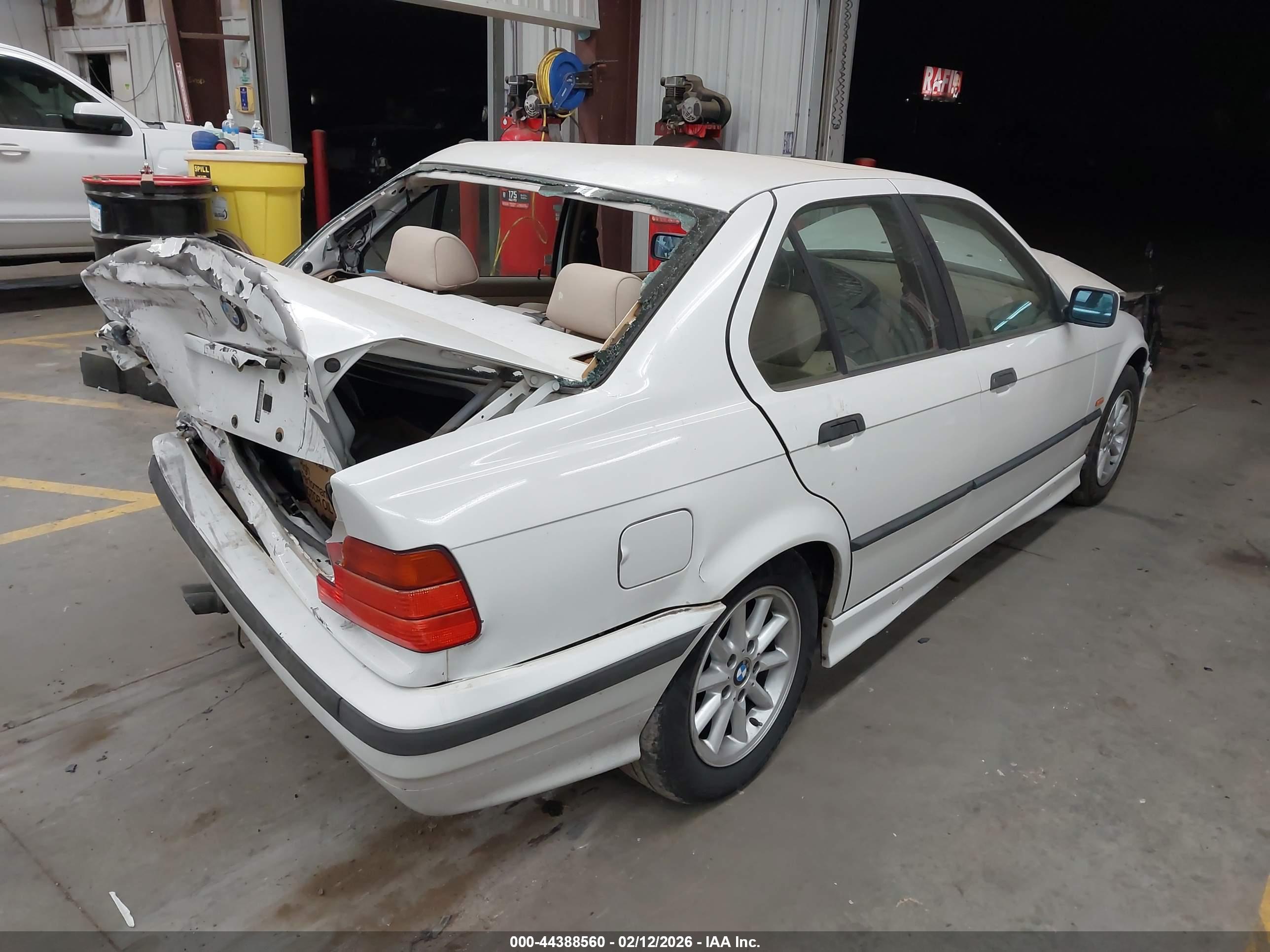 BMW 328I image 4