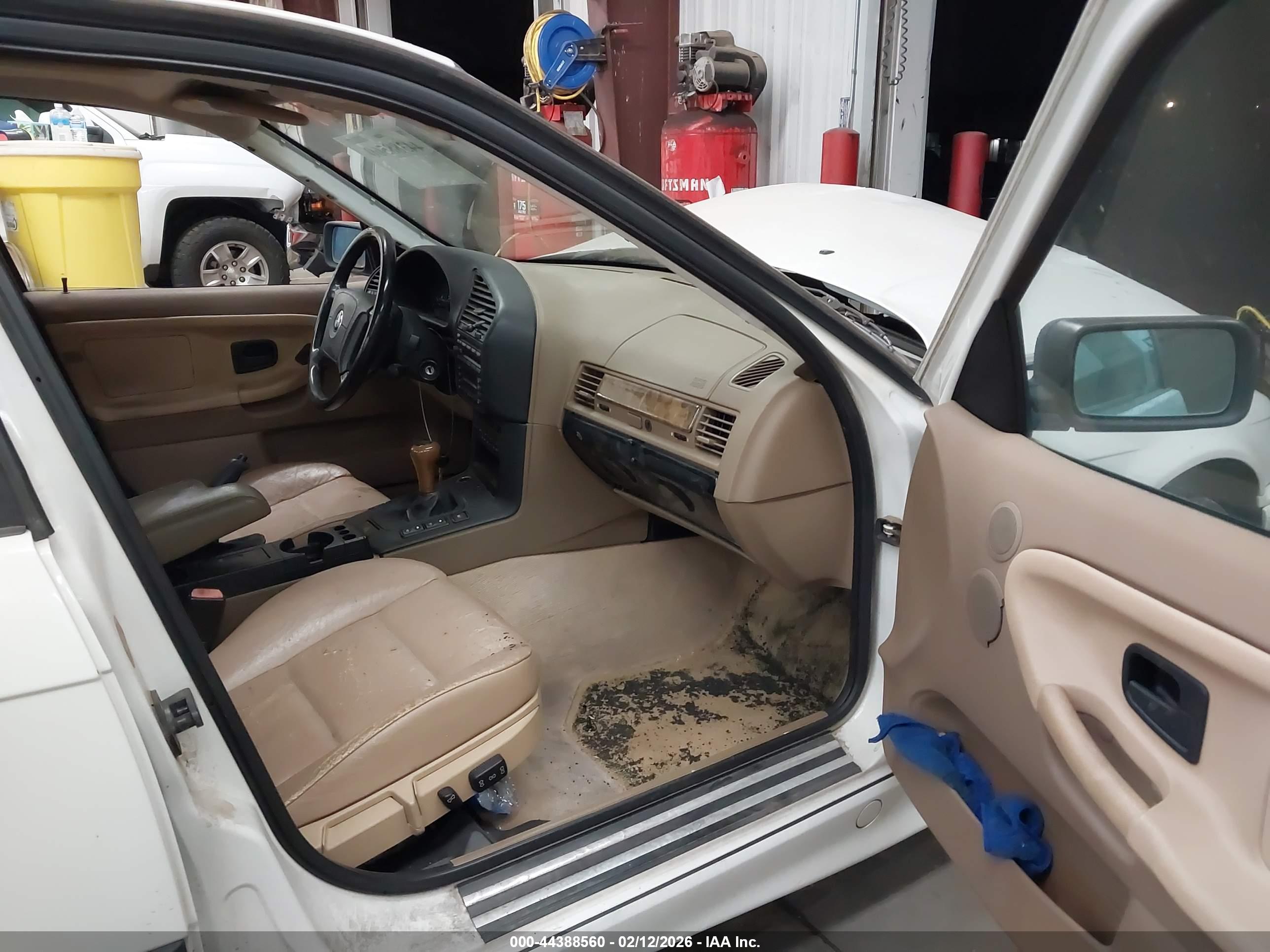 BMW 328I image 5