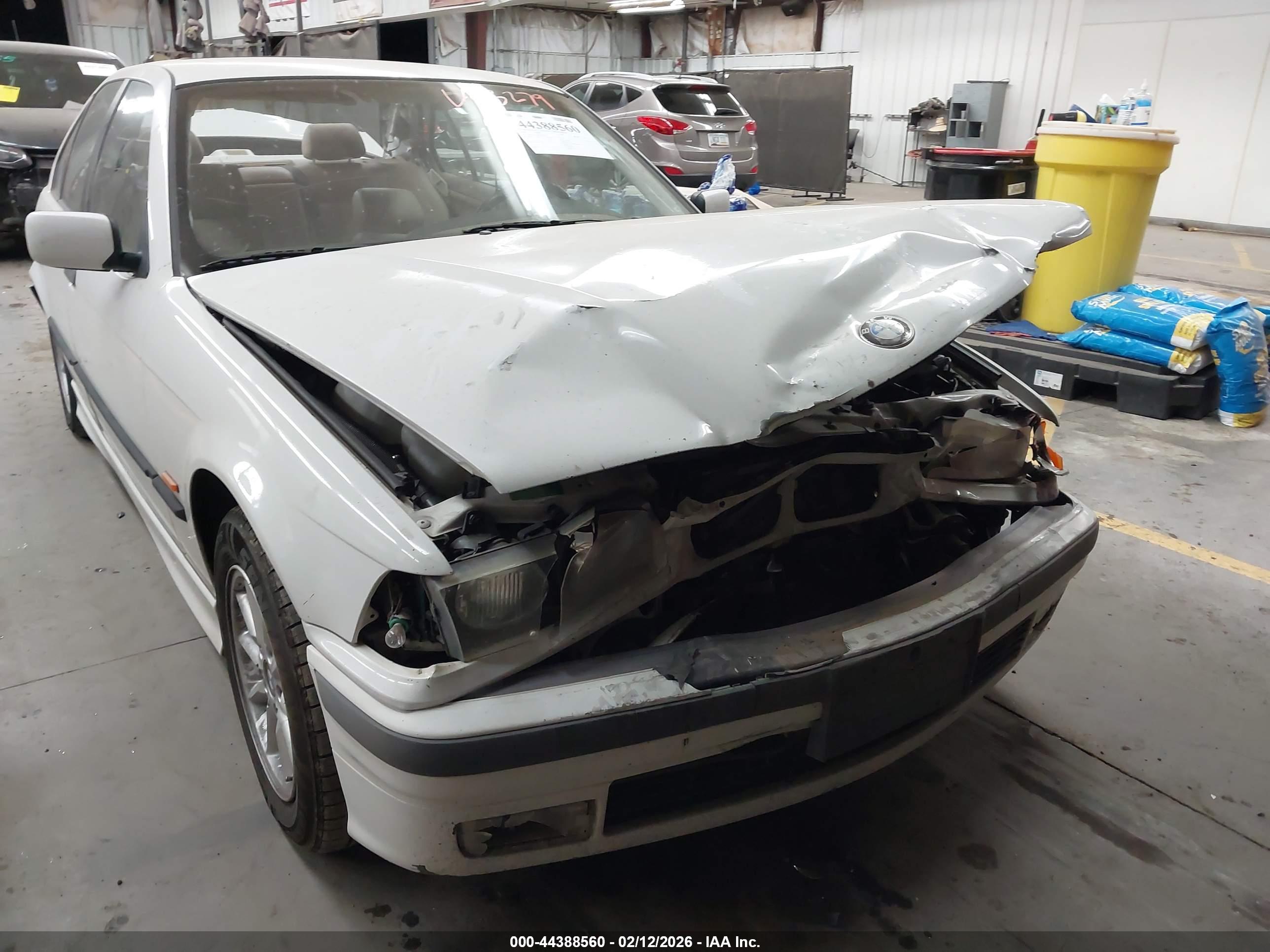 BMW 328I image 6